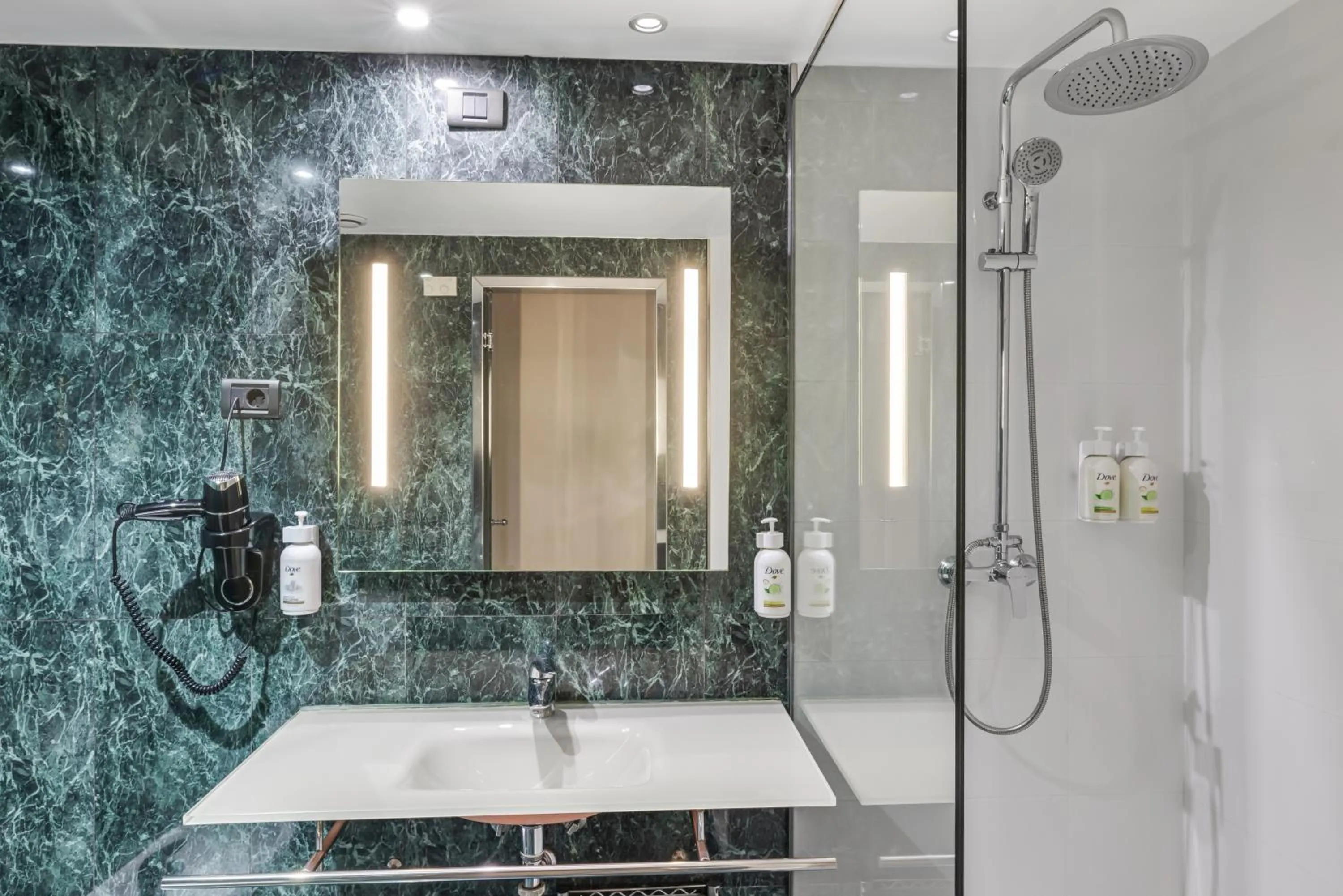 B&B HOTEL Granada Estación