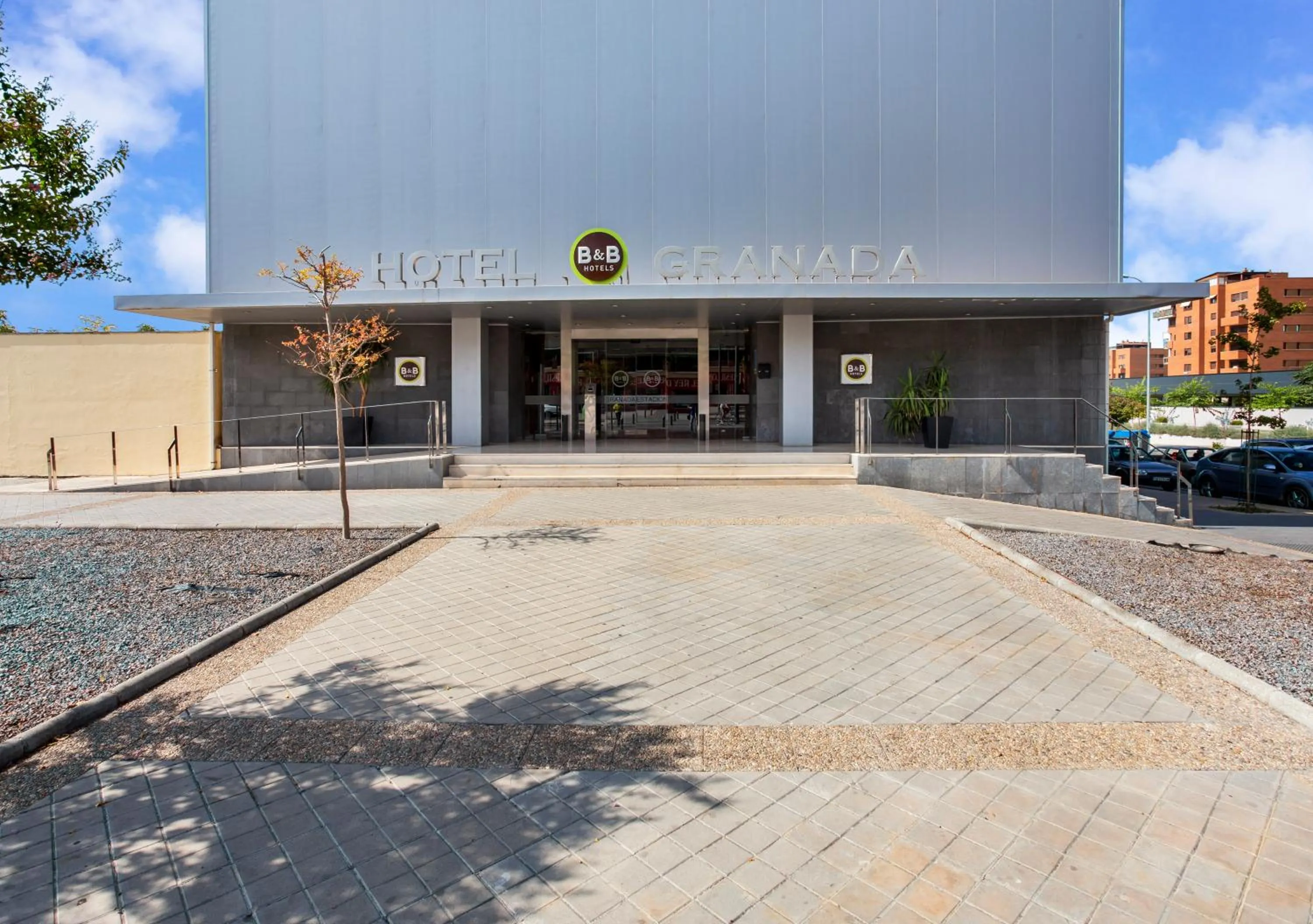 Facade/entrance in B&B HOTEL Granada Estación