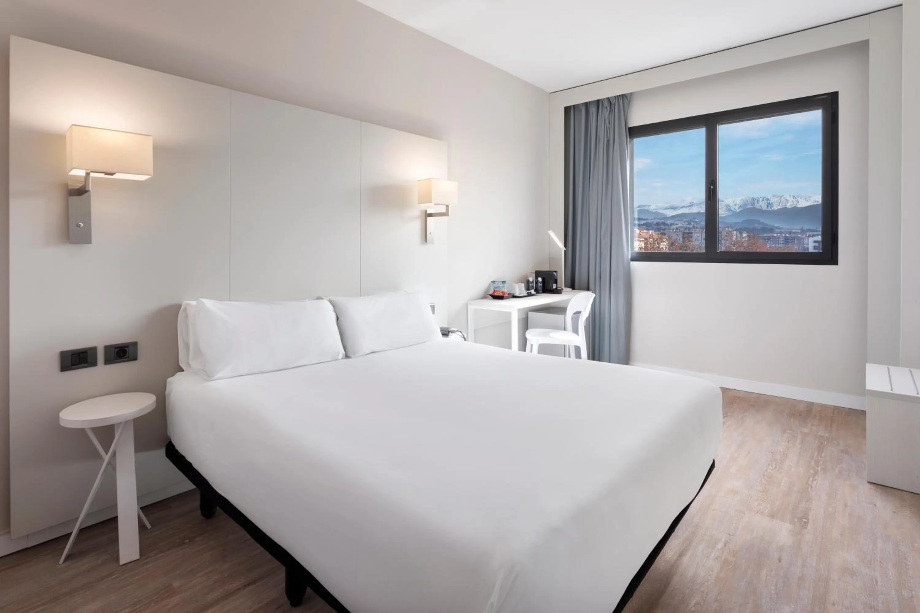 Bed in B&B HOTEL Granada Estación