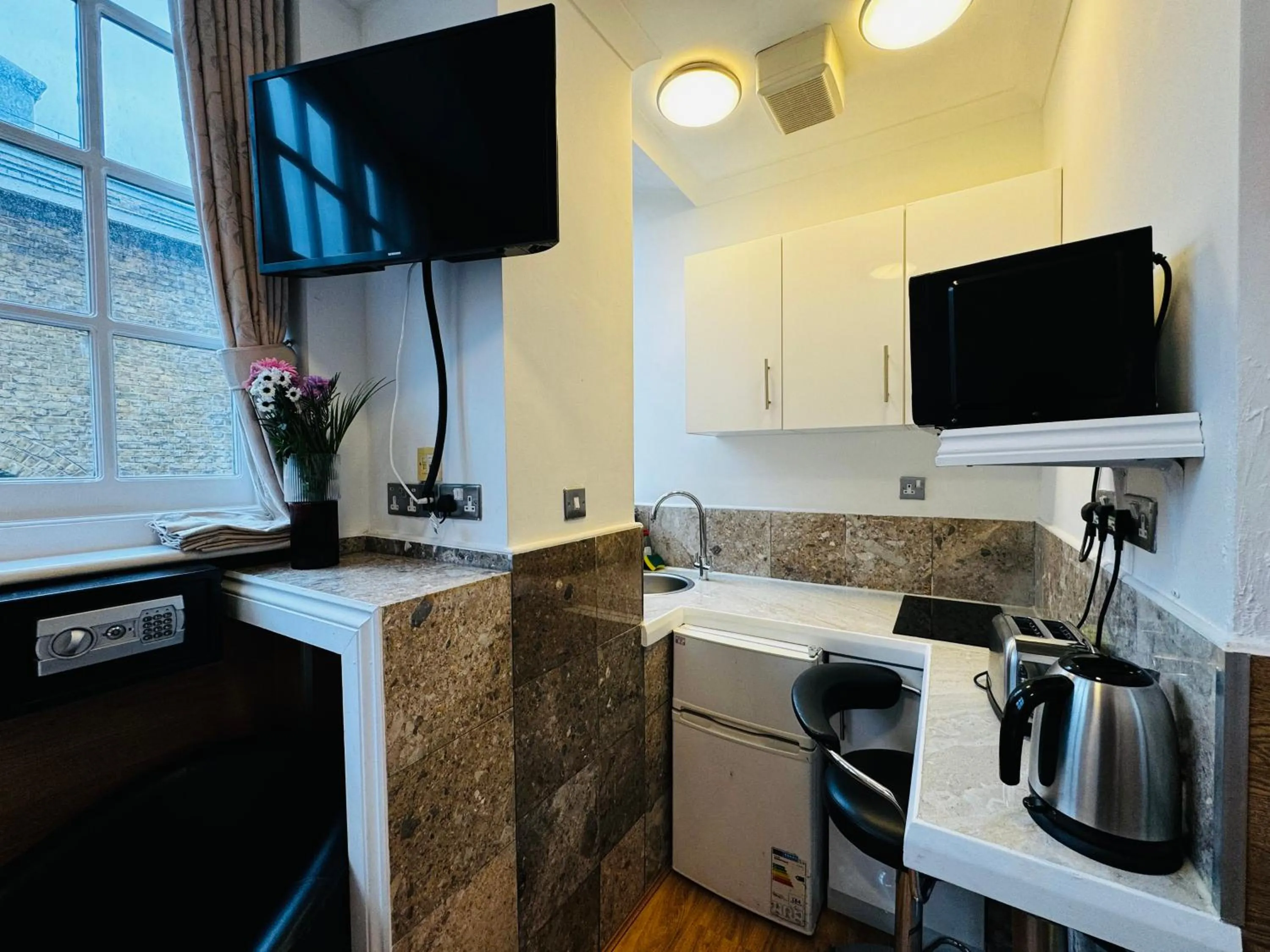 kitchen in Berkley Apartments