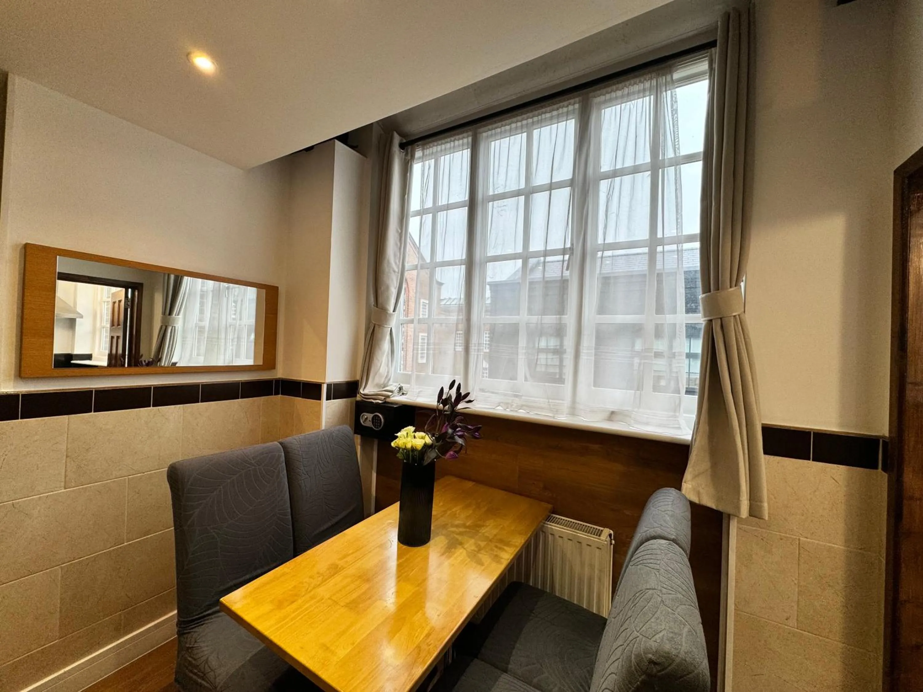 Seating area in Berkley Apartments