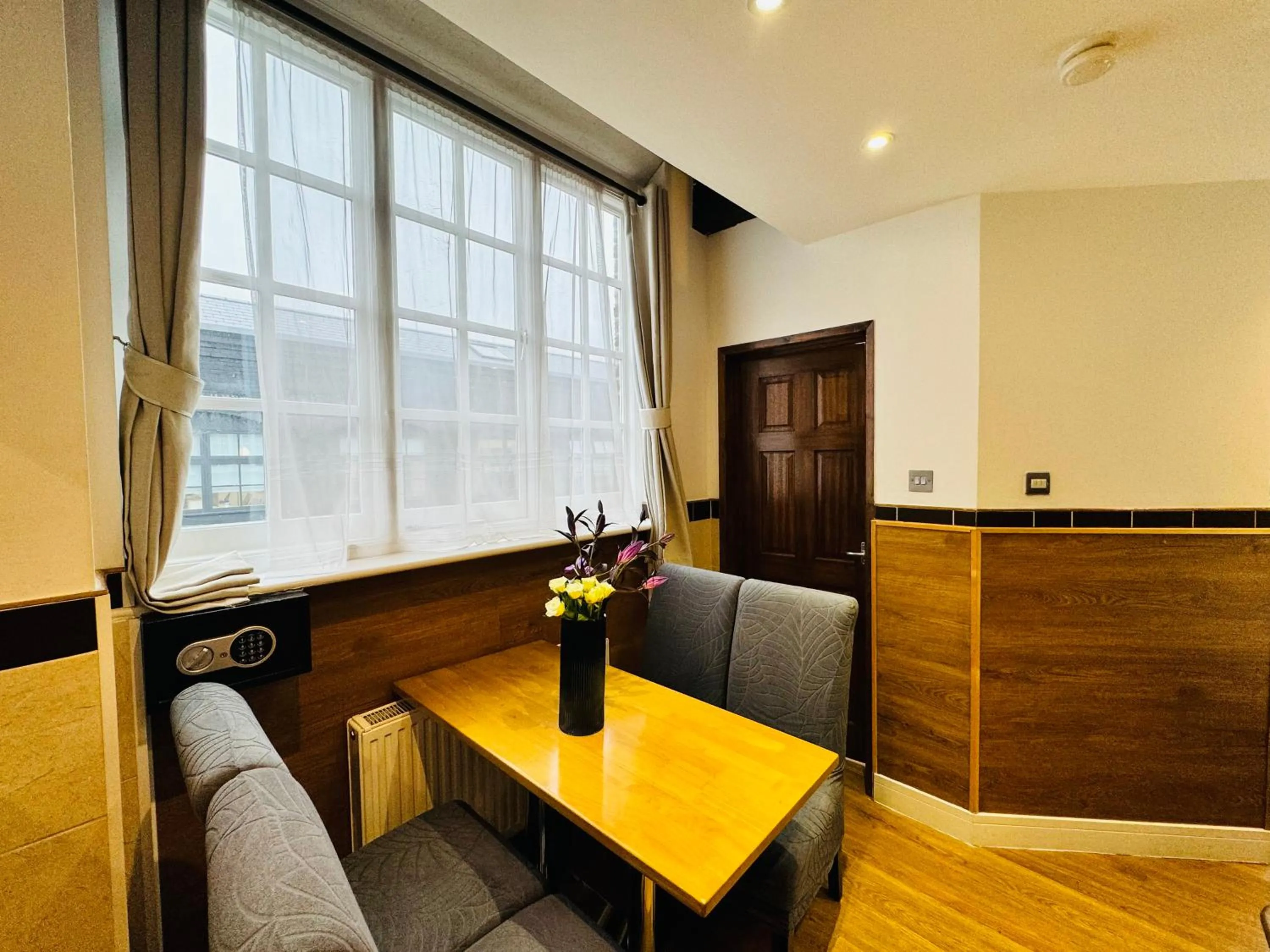 Dinner in Berkley Apartments