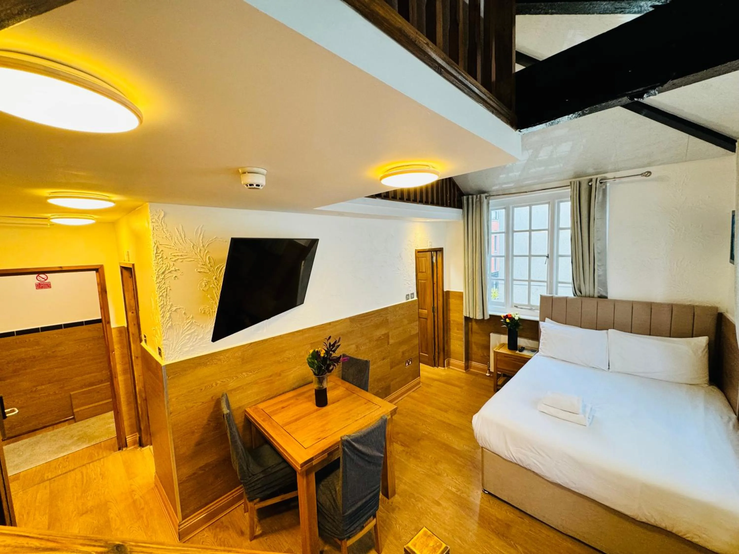 Bedroom, Bed in Berkley Apartments