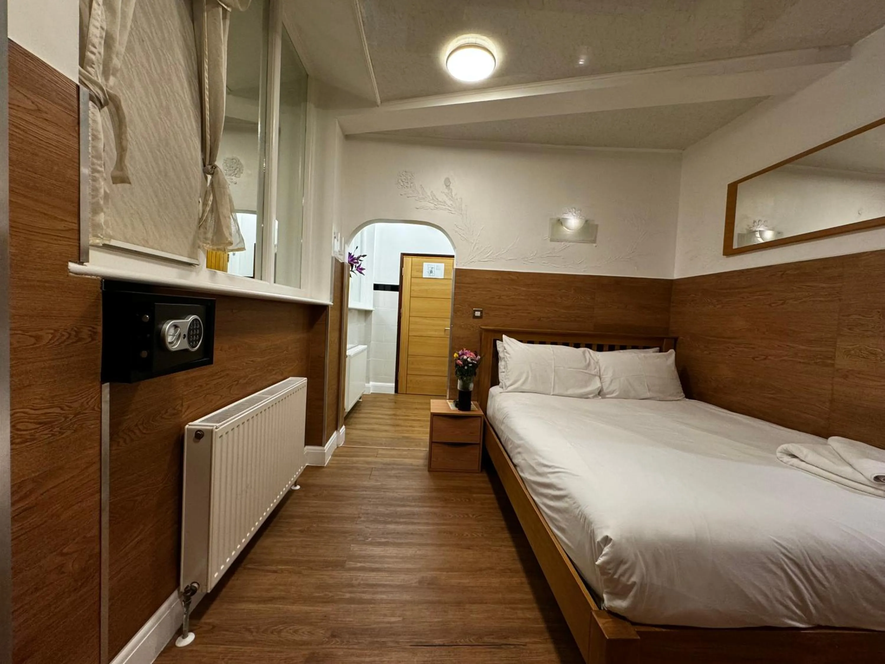 Bedroom, Bed in Berkley Apartments