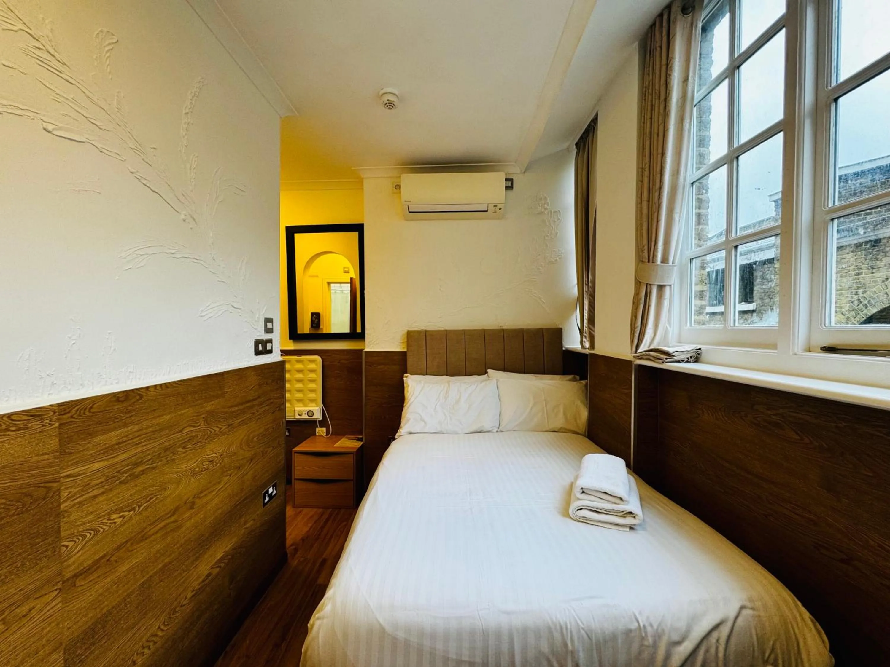 Bed in Berkley Apartments