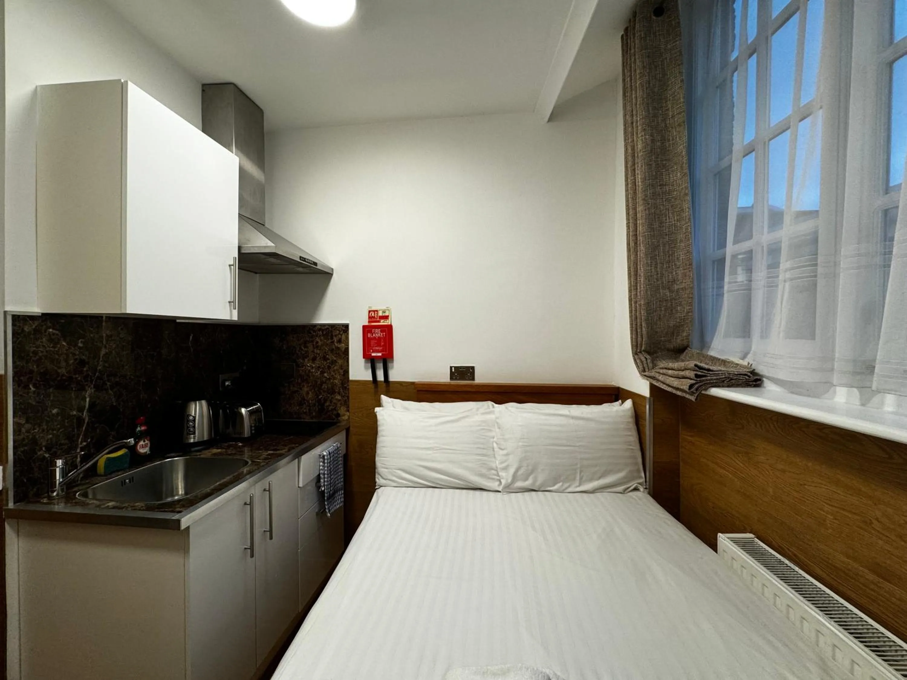 View (from property/room), Bed in Berkley Apartments