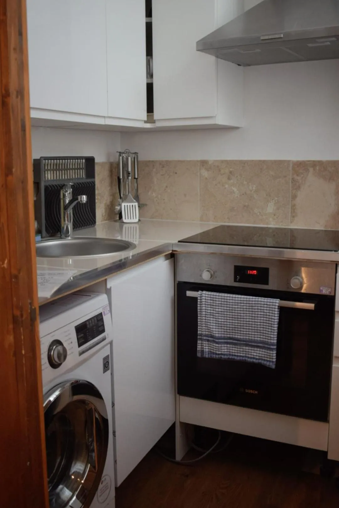 Kitchen or kitchenette in Berkley Apartments