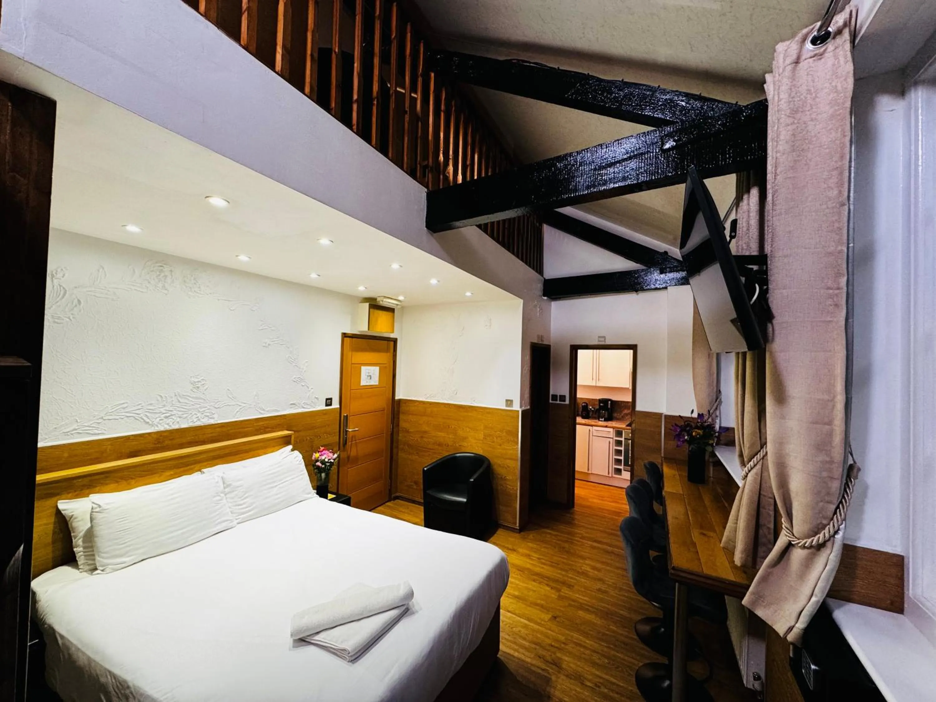 Bedroom, Bed in Berkley Apartments