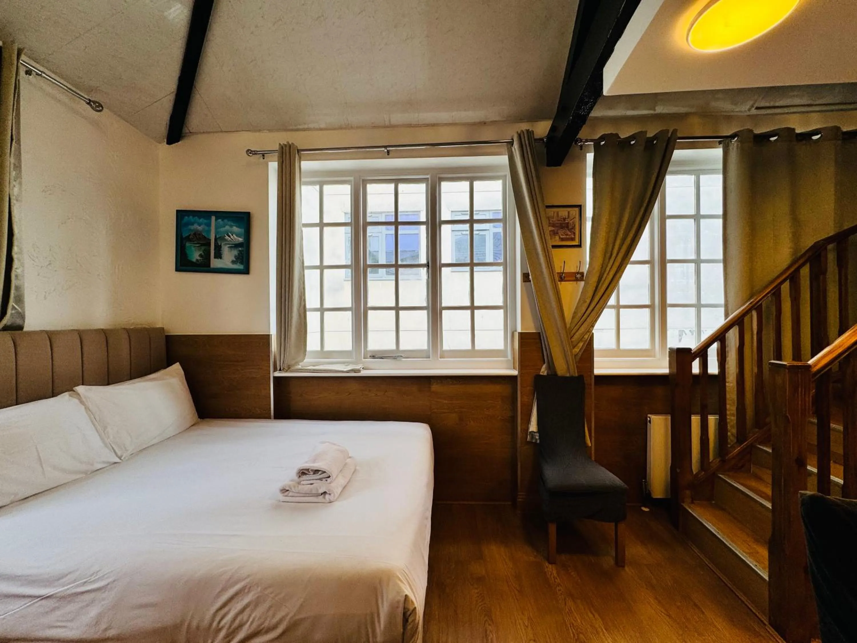 Bedroom, Bed in Berkley Apartments