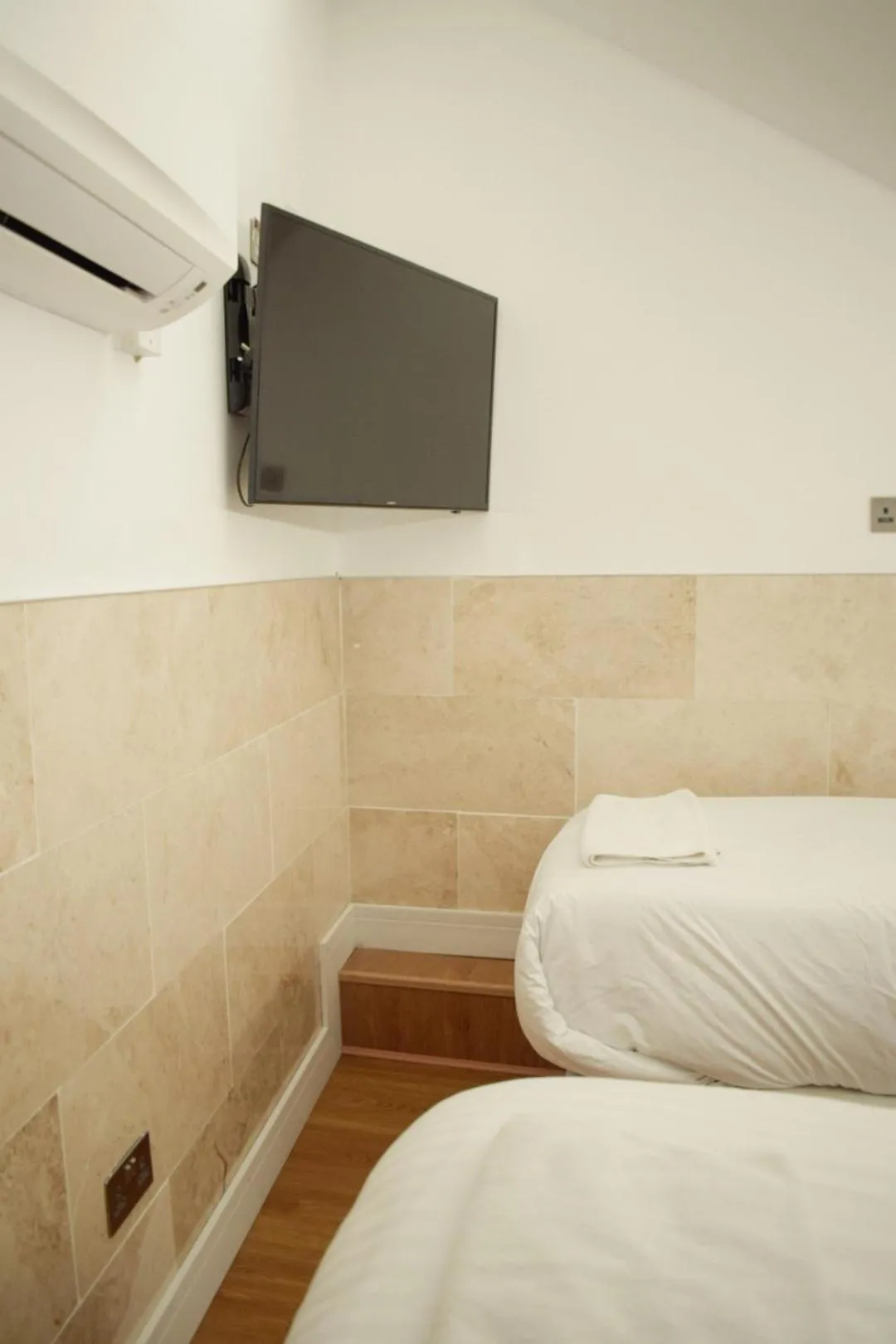 Bed in Berkley Apartments