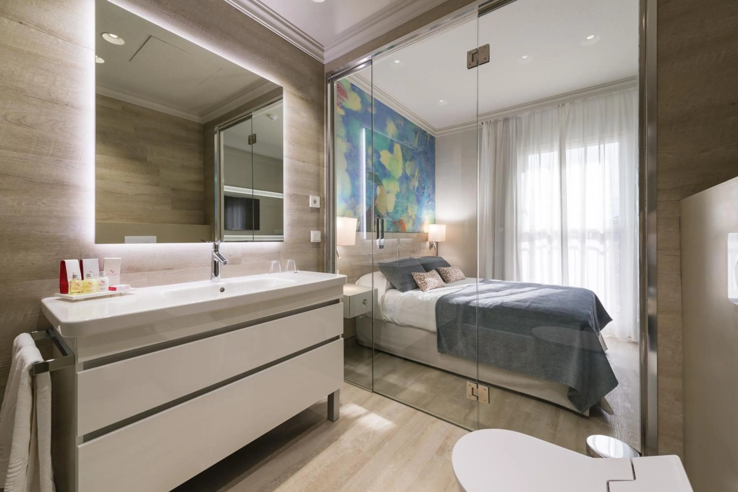 Bathroom, Bed in Salles Hotel Málaga Centro