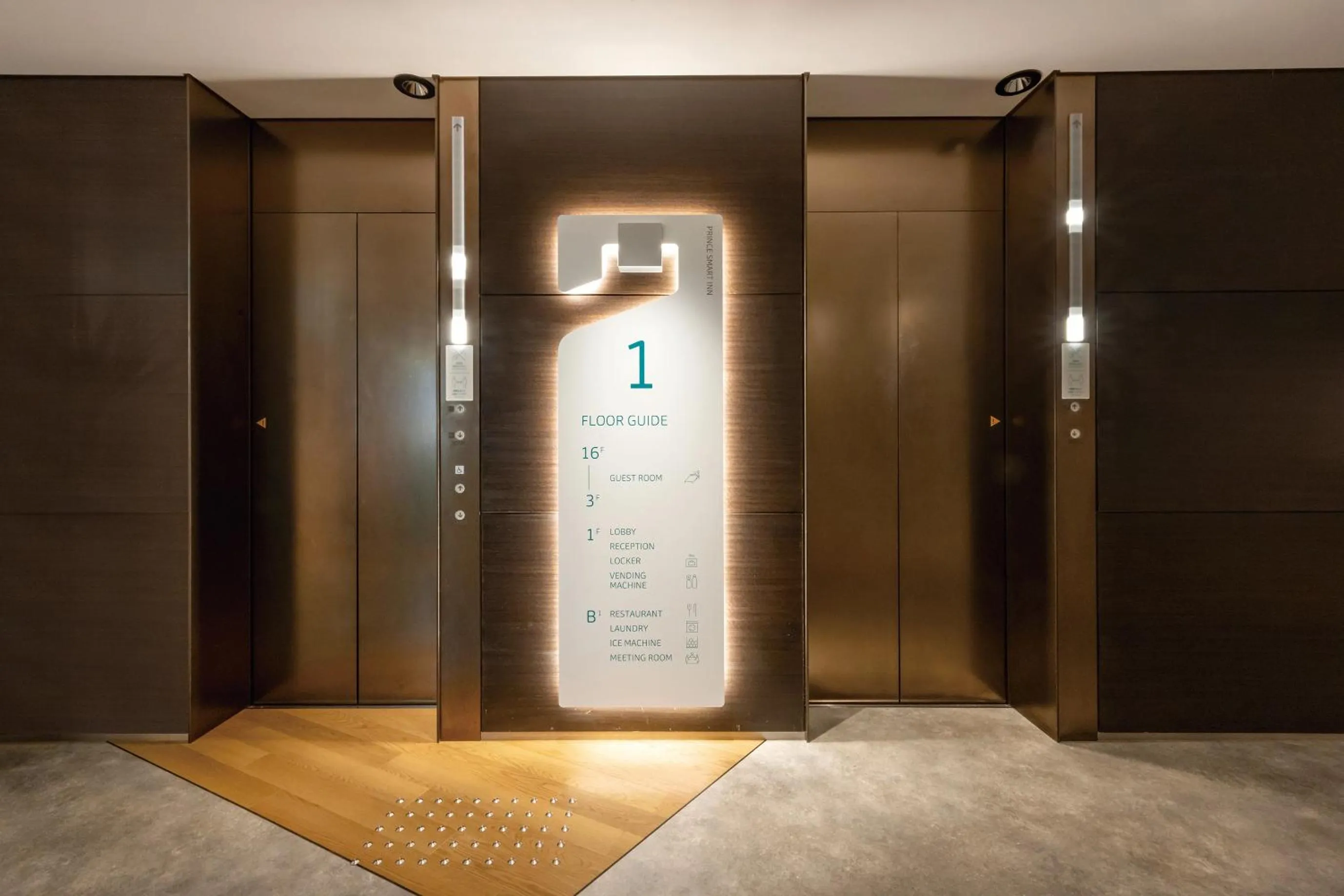 elevator in Prince Smart Inn Osaka Yodoyabashi