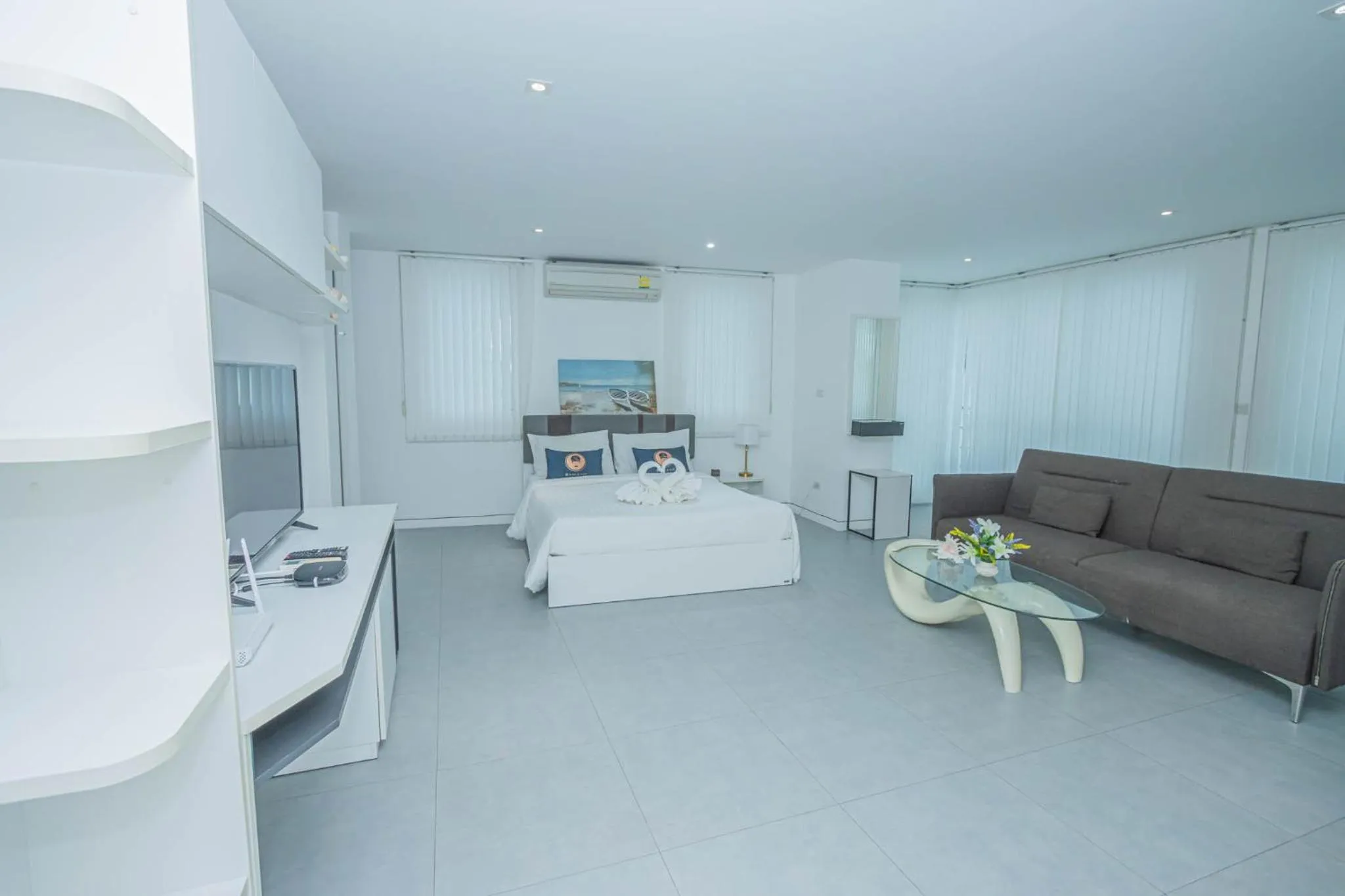 TV and multimedia in Utopia Kata By RoomQuest