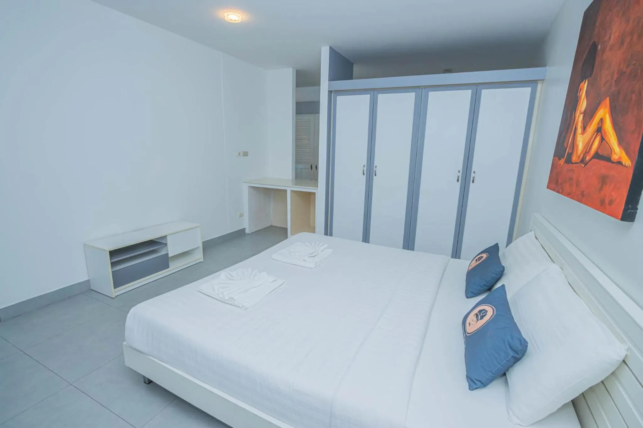 Bed in Utopia Kata By RoomQuest