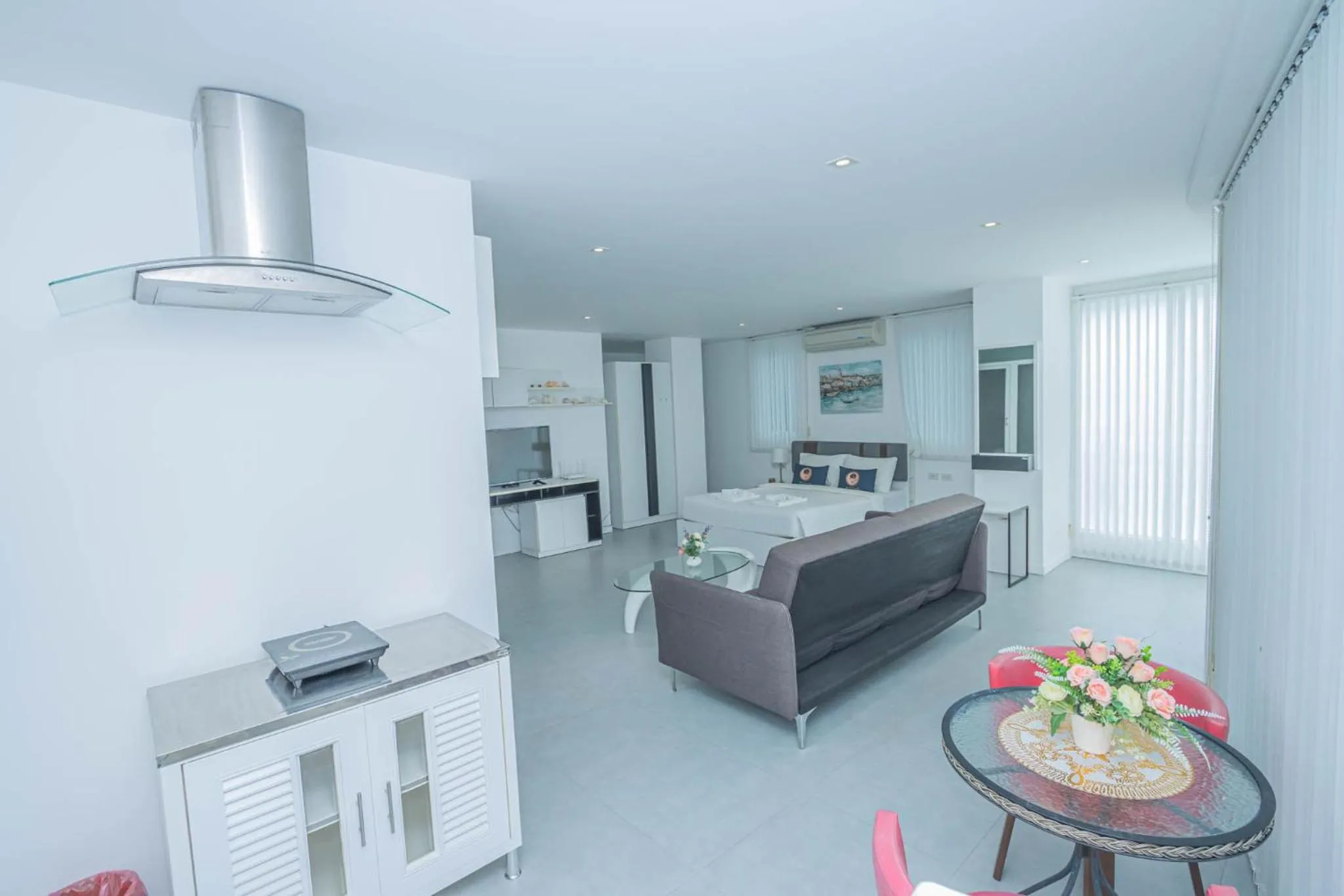 Photo of the whole room in Utopia Kata By RoomQuest