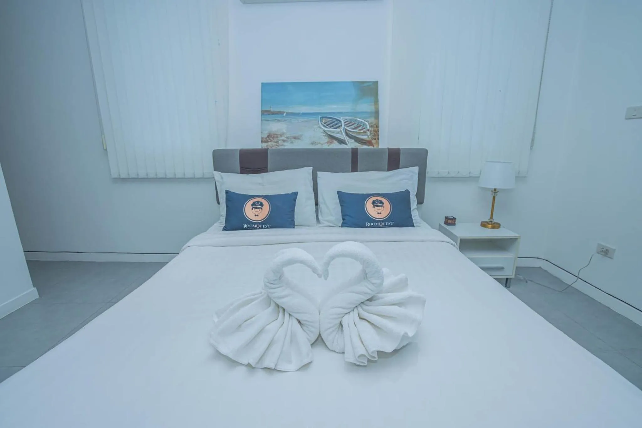 Bed in Utopia Kata By RoomQuest