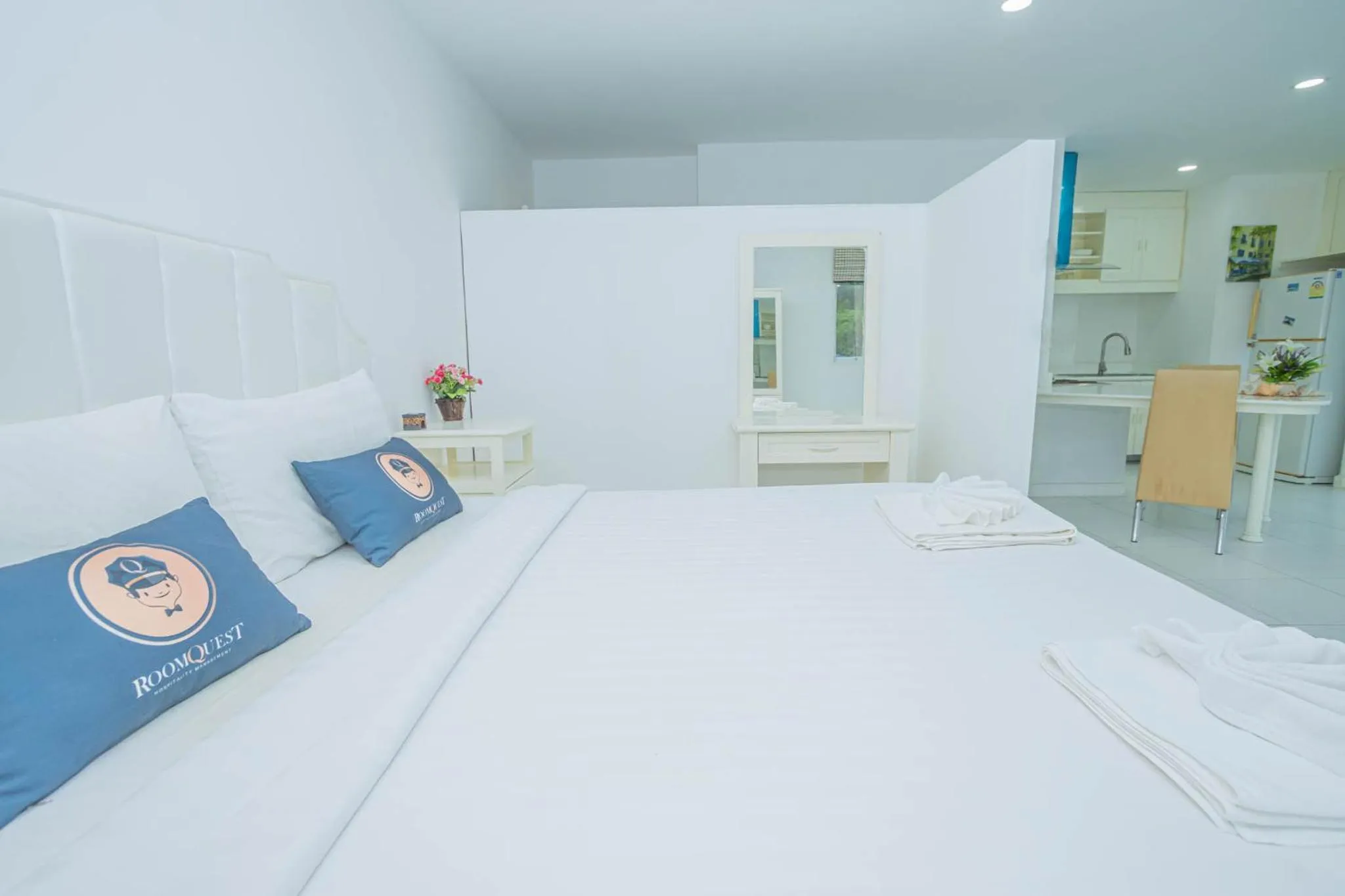 Bed in Utopia Kata By RoomQuest