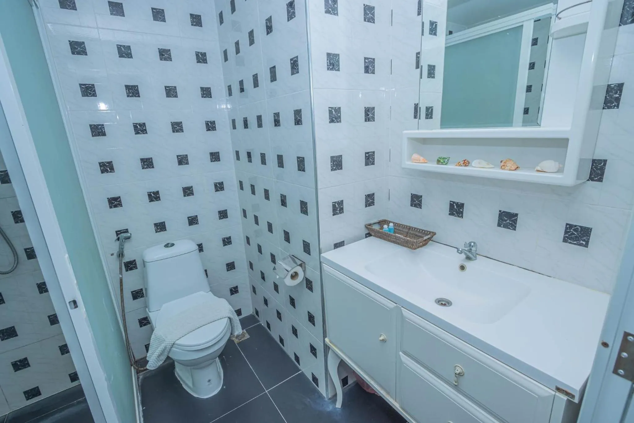 Toilet in Utopia Kata By RoomQuest