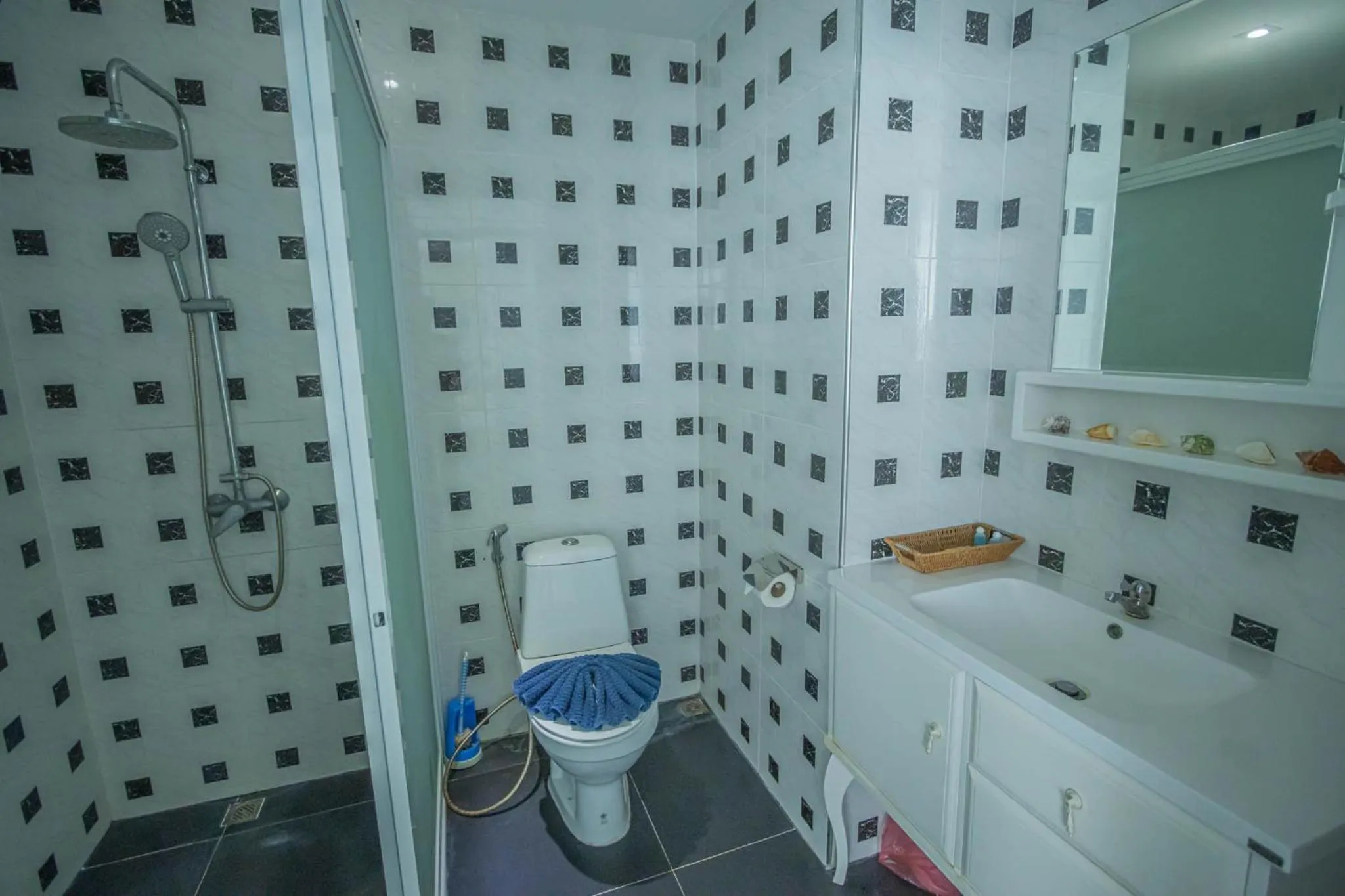 Shower in Utopia Kata By RoomQuest