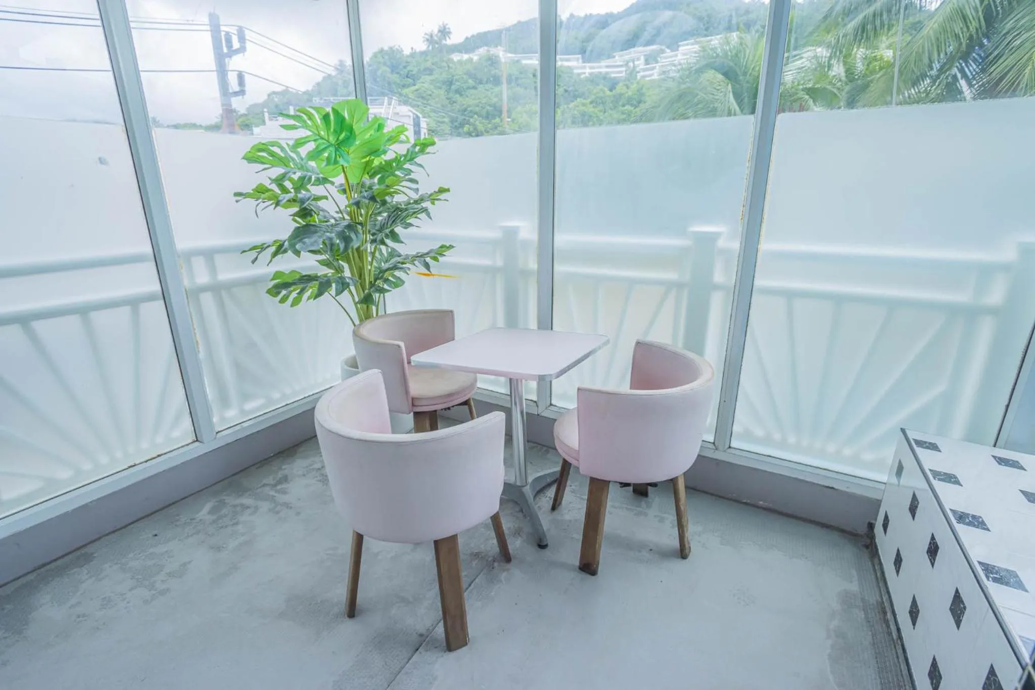 Seating area in Utopia Kata By RoomQuest