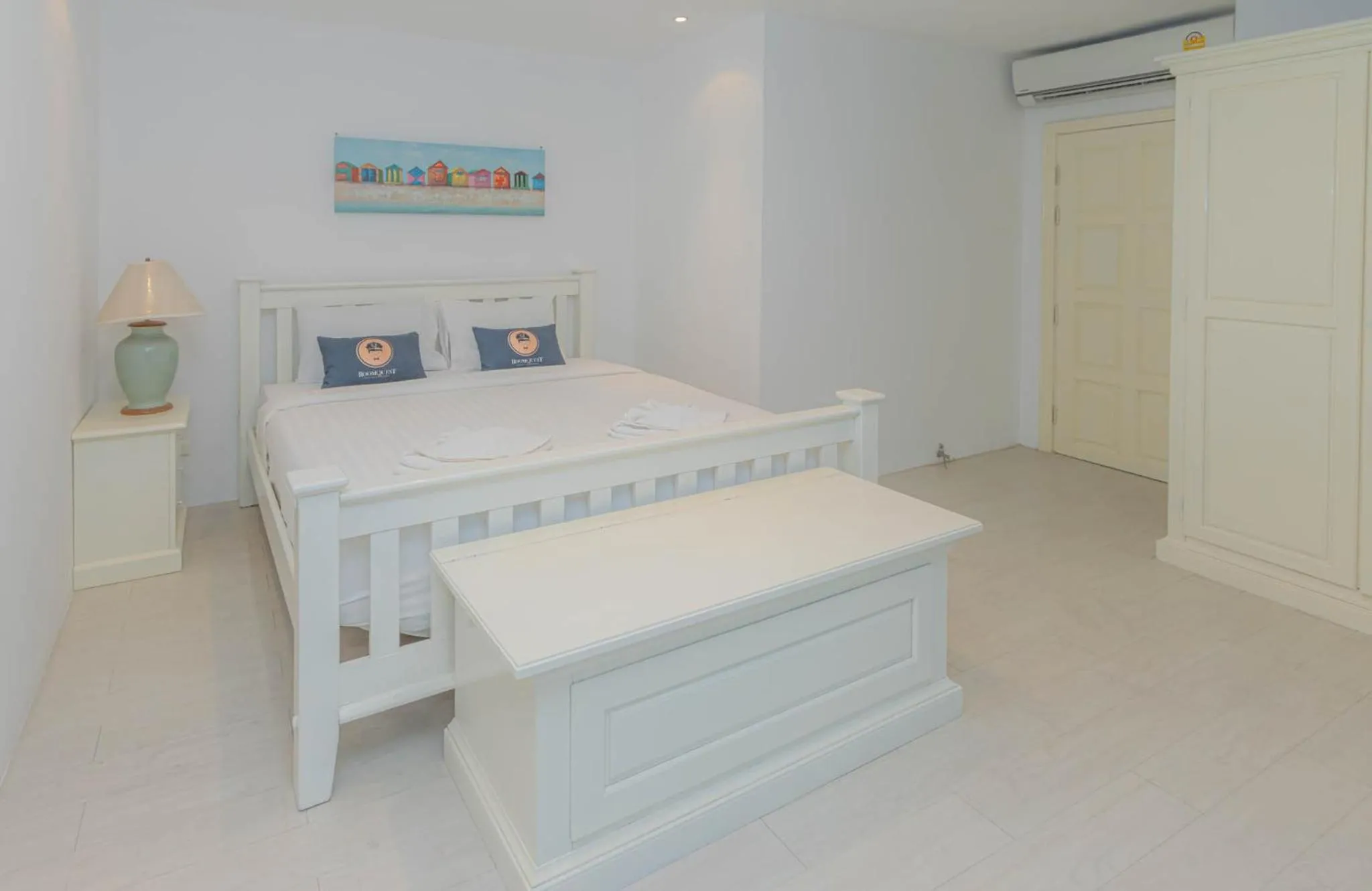 Bed in Utopia Kata By RoomQuest