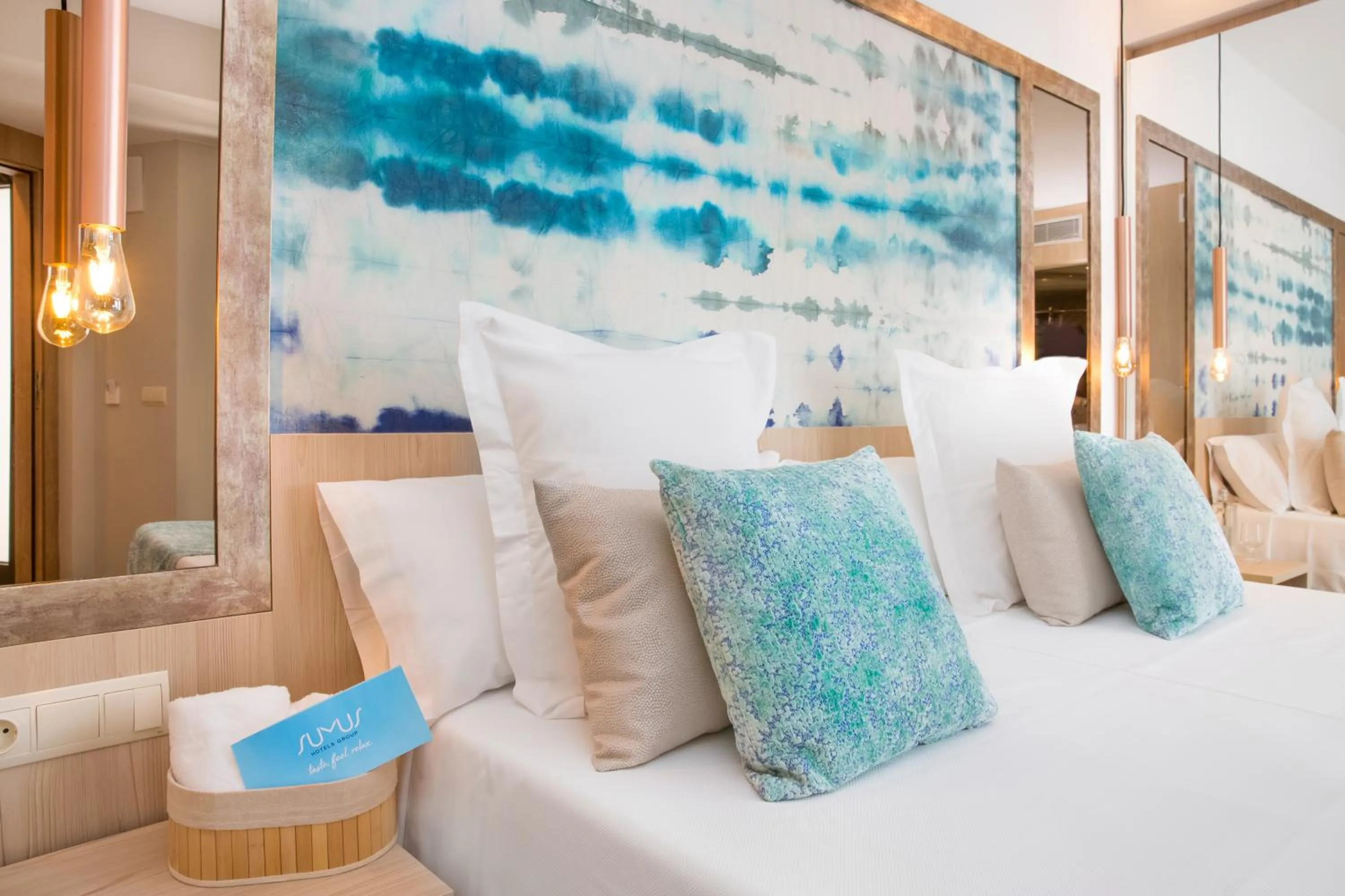 Shower, Bed in Sumus Hotel Stella and Spa 4S Adults Recommended