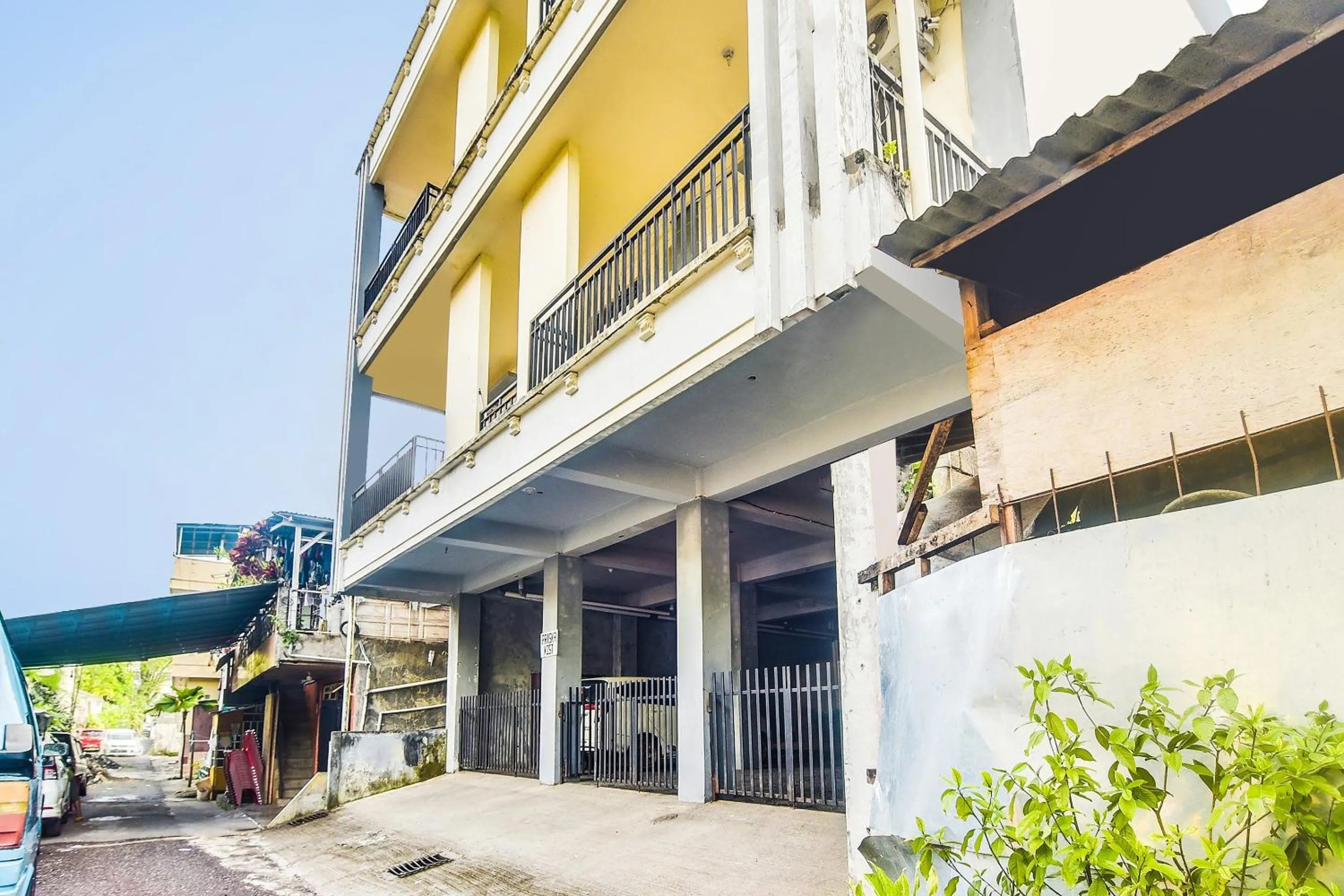 Facade/entrance in Hotel O Priska Kost Dan Homestay