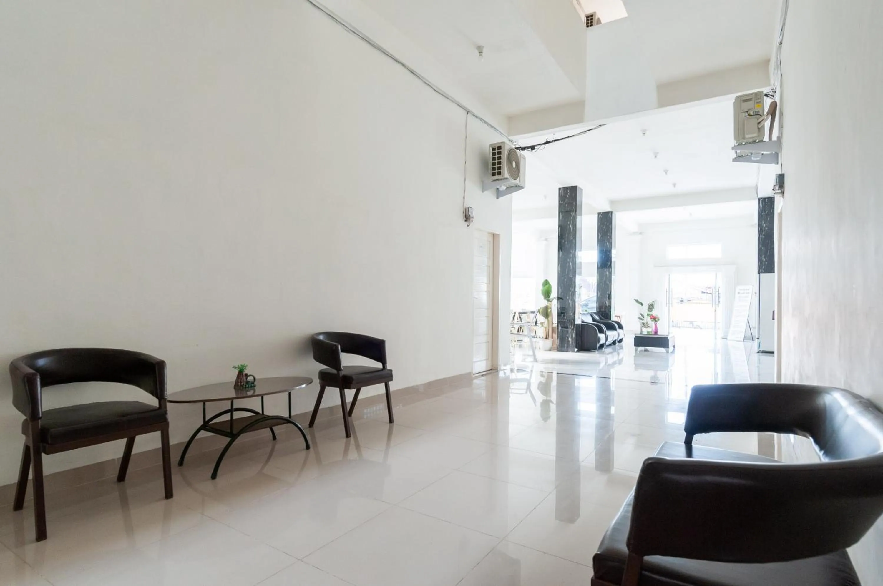 Seating area in RedDoorz near UISU teladan Medan