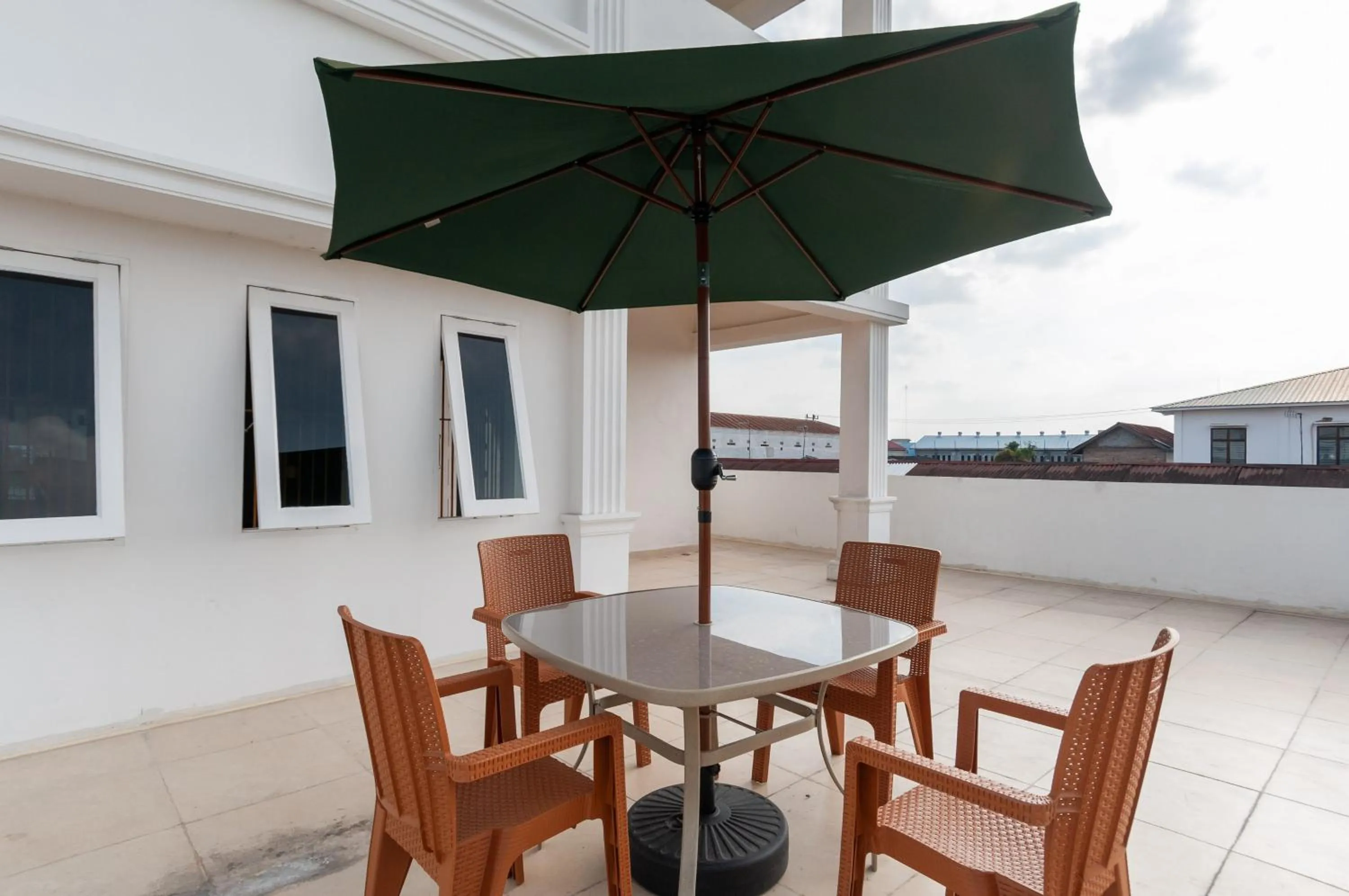 Seating area in RedDoorz near UISU teladan Medan