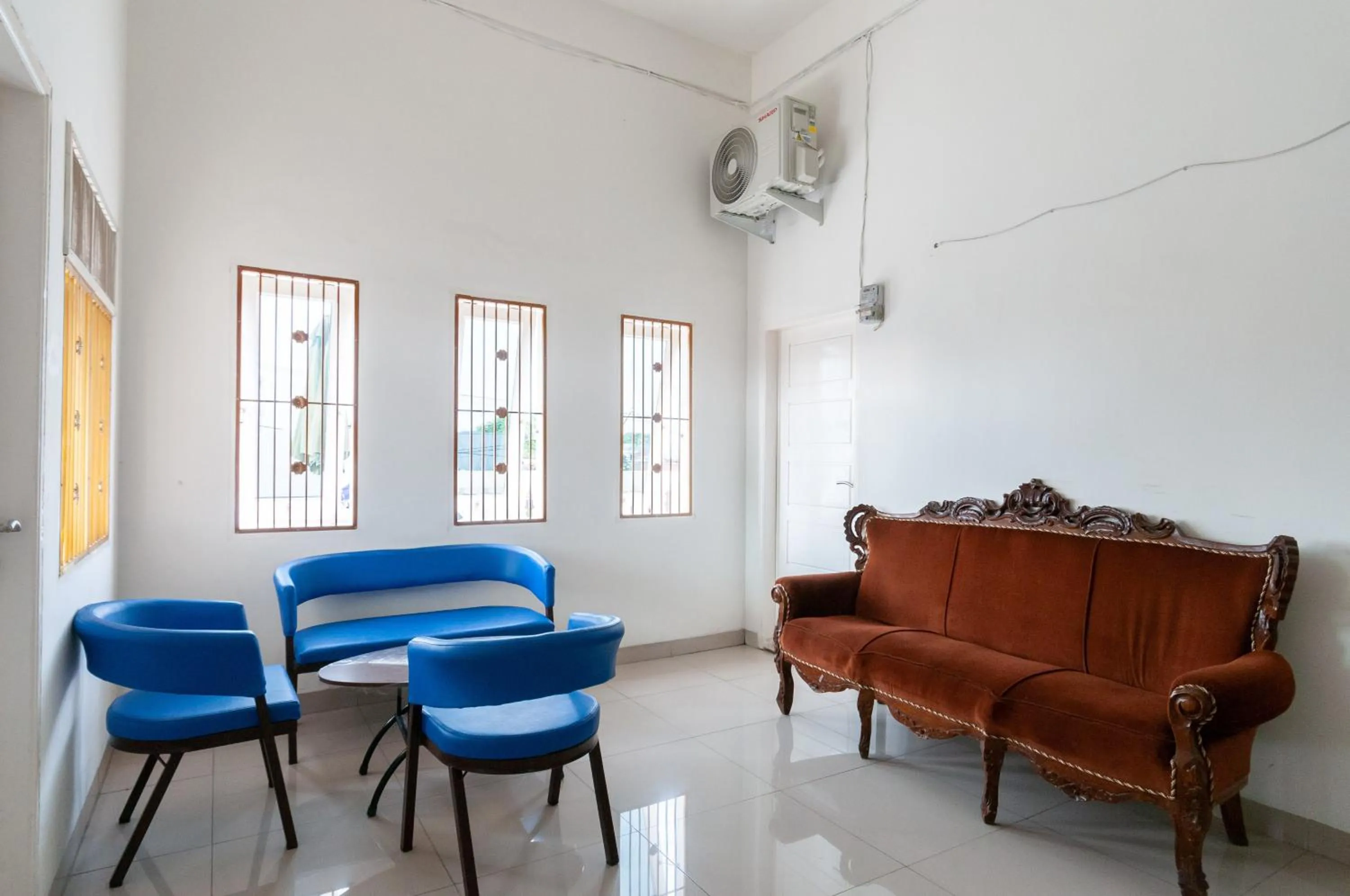 Seating area in RedDoorz near UISU teladan Medan