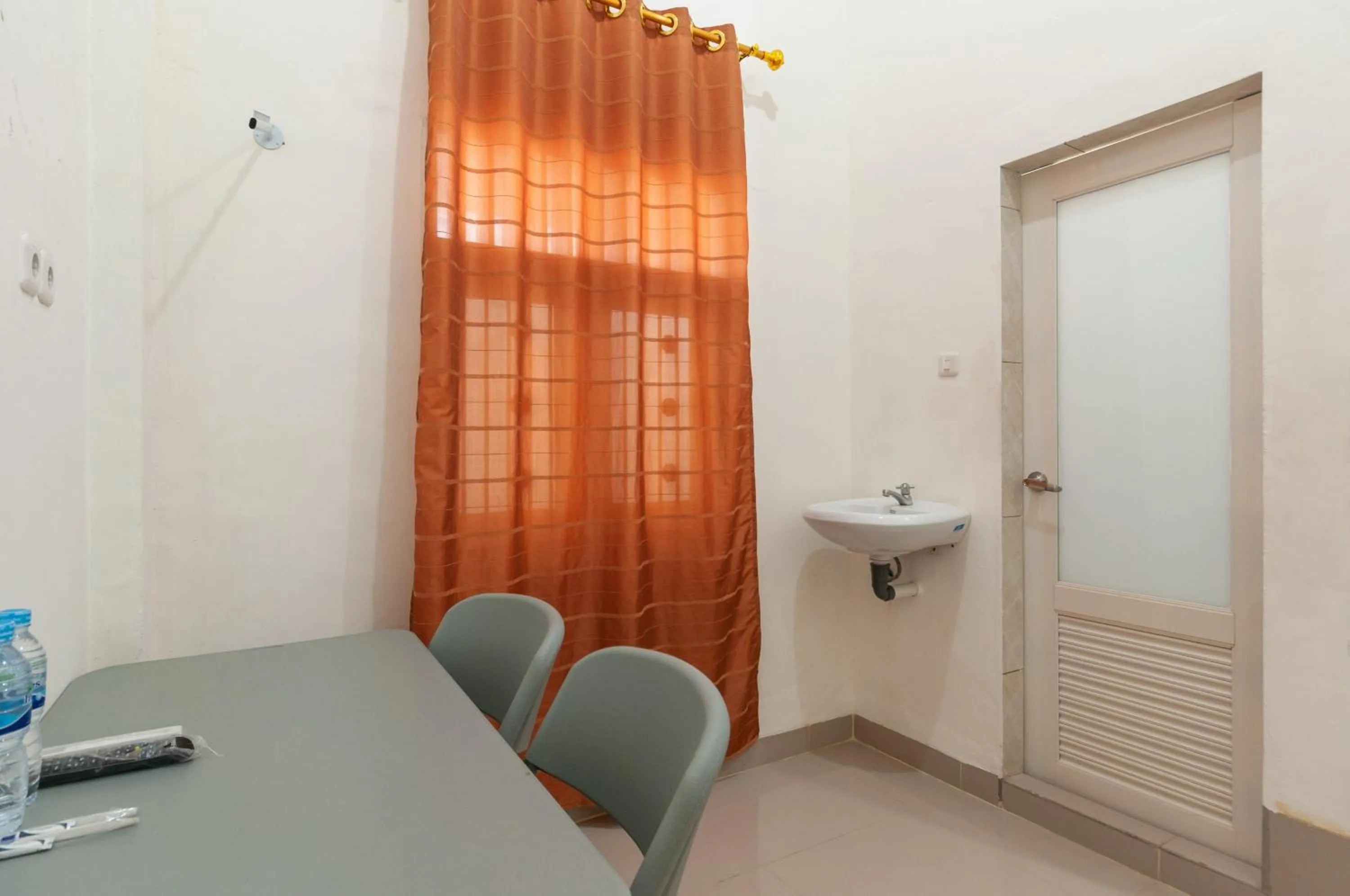 Seating area in RedDoorz near UISU teladan Medan