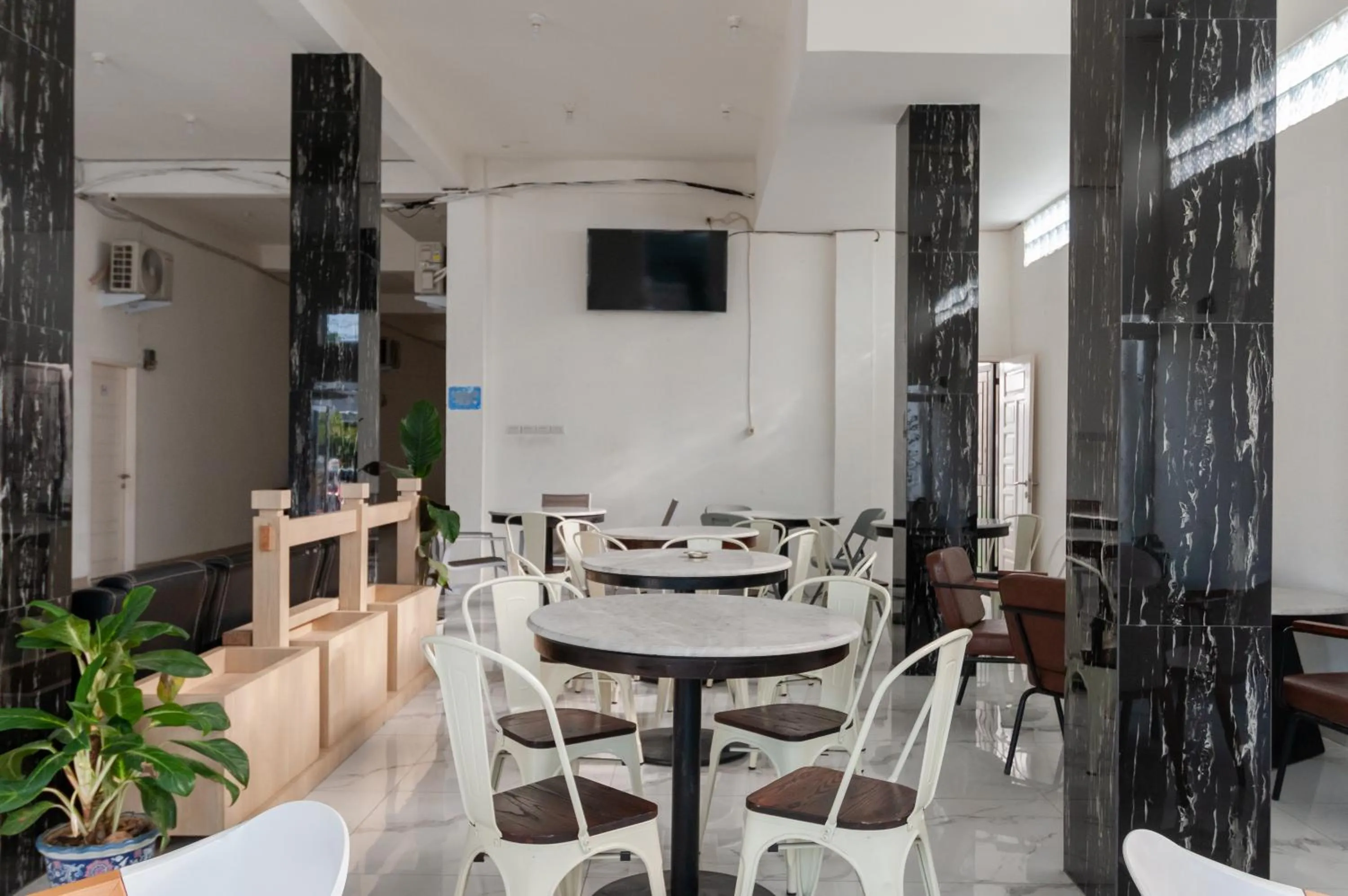 RedDoorz near UISU teladan Medan