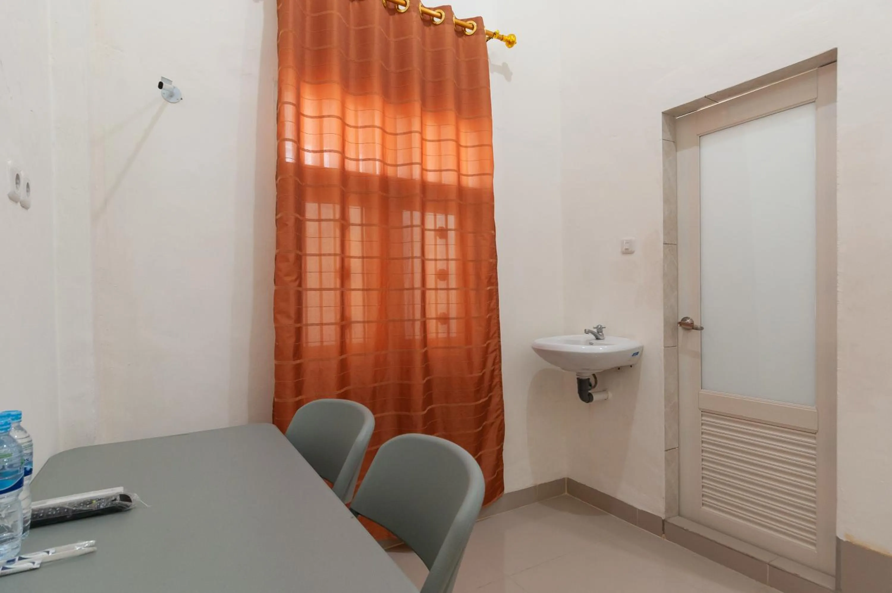 RedDoorz near UISU teladan Medan