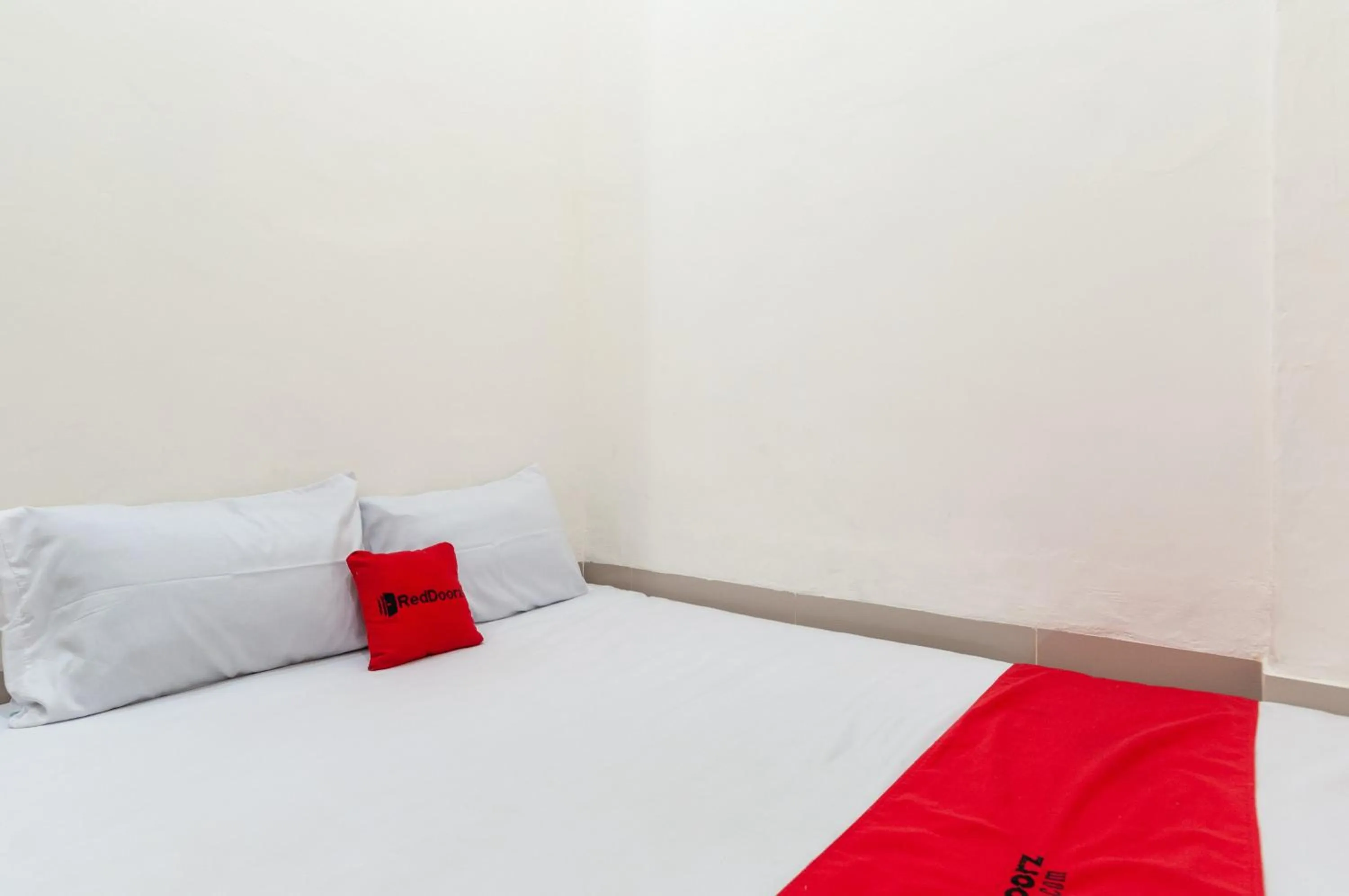Bedroom, Bed in RedDoorz near UISU teladan Medan