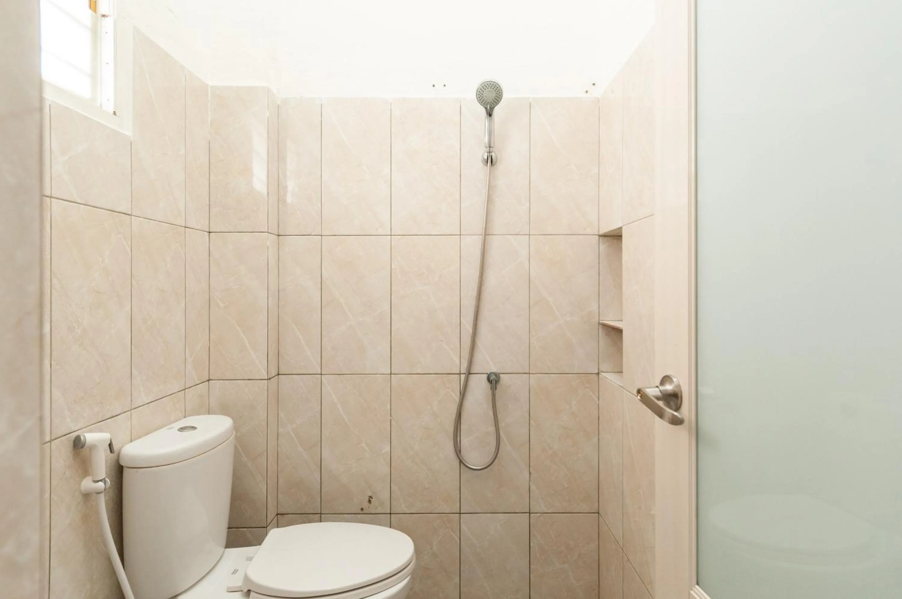 Bathroom in RedDoorz near UISU teladan Medan