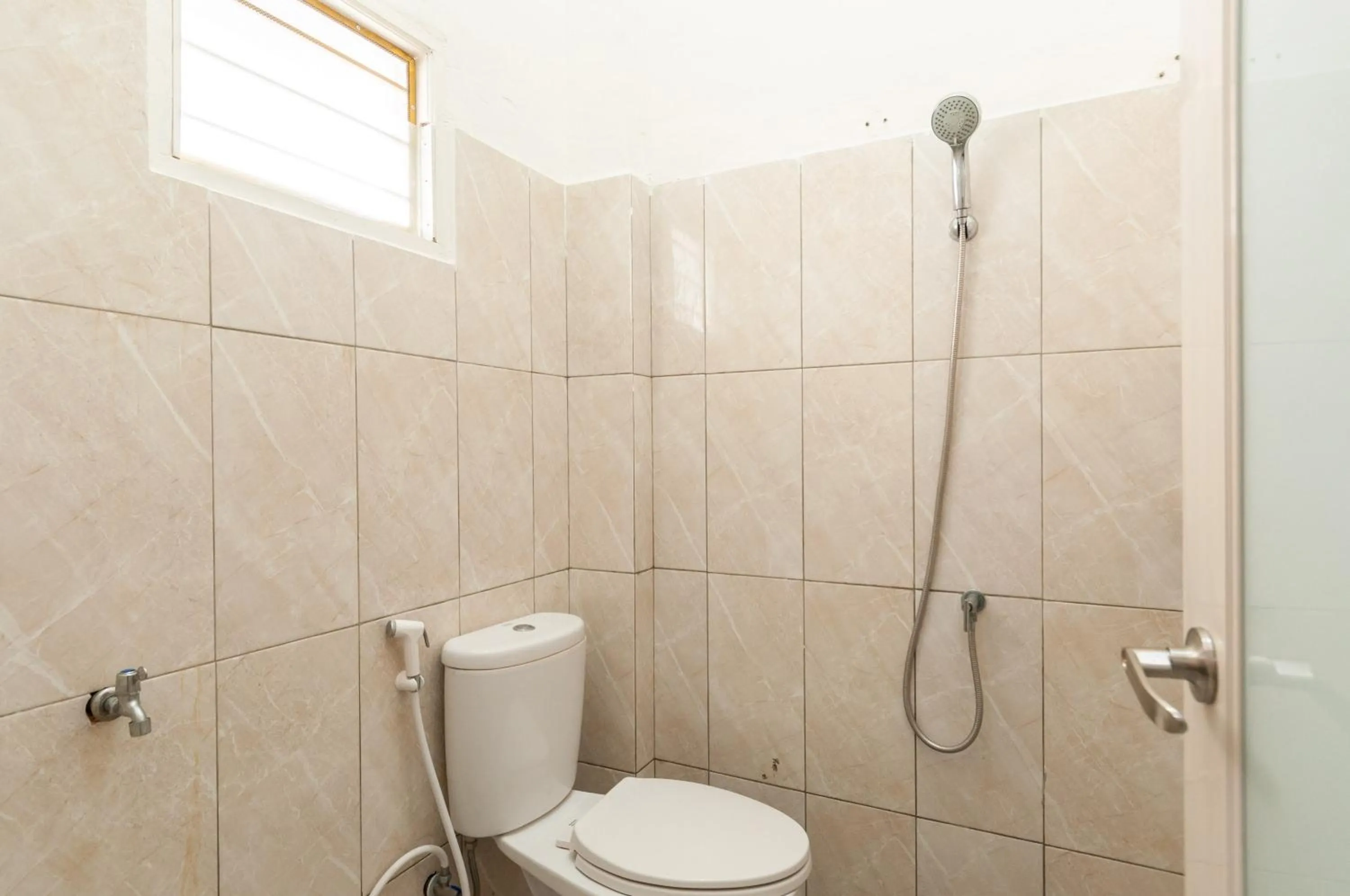 Bathroom in RedDoorz near UISU teladan Medan