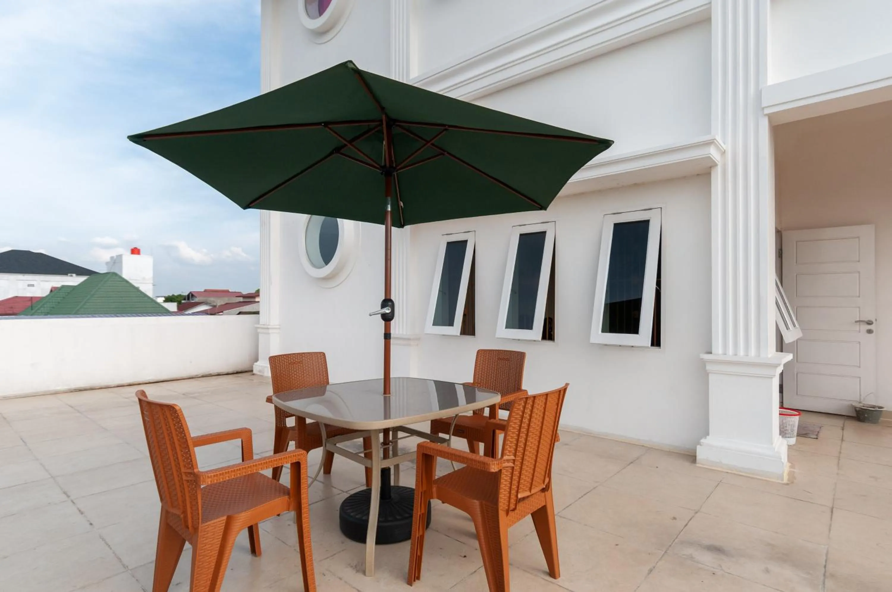 Seating area in RedDoorz near UISU teladan Medan