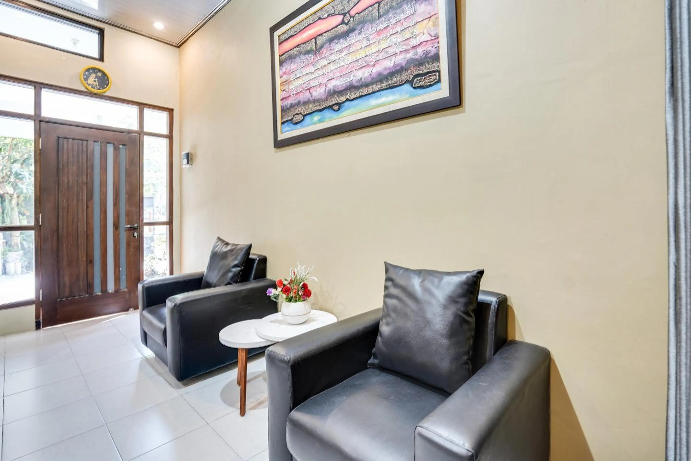Lobby or reception in Hotel O Rumah Kost Gresik Syariah