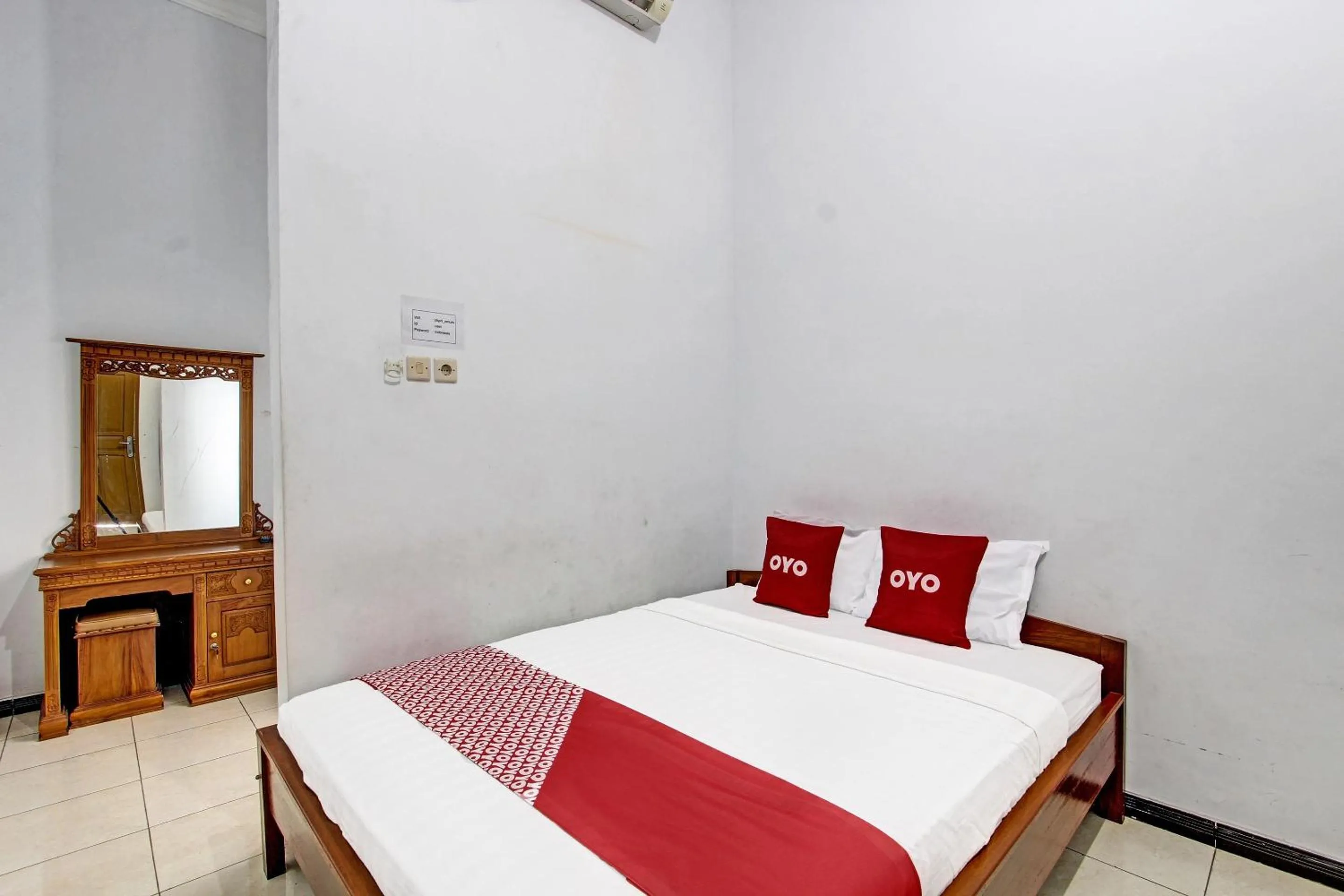 Bedroom, Bed in Hotel O Wisma Pkpri Purworejo
