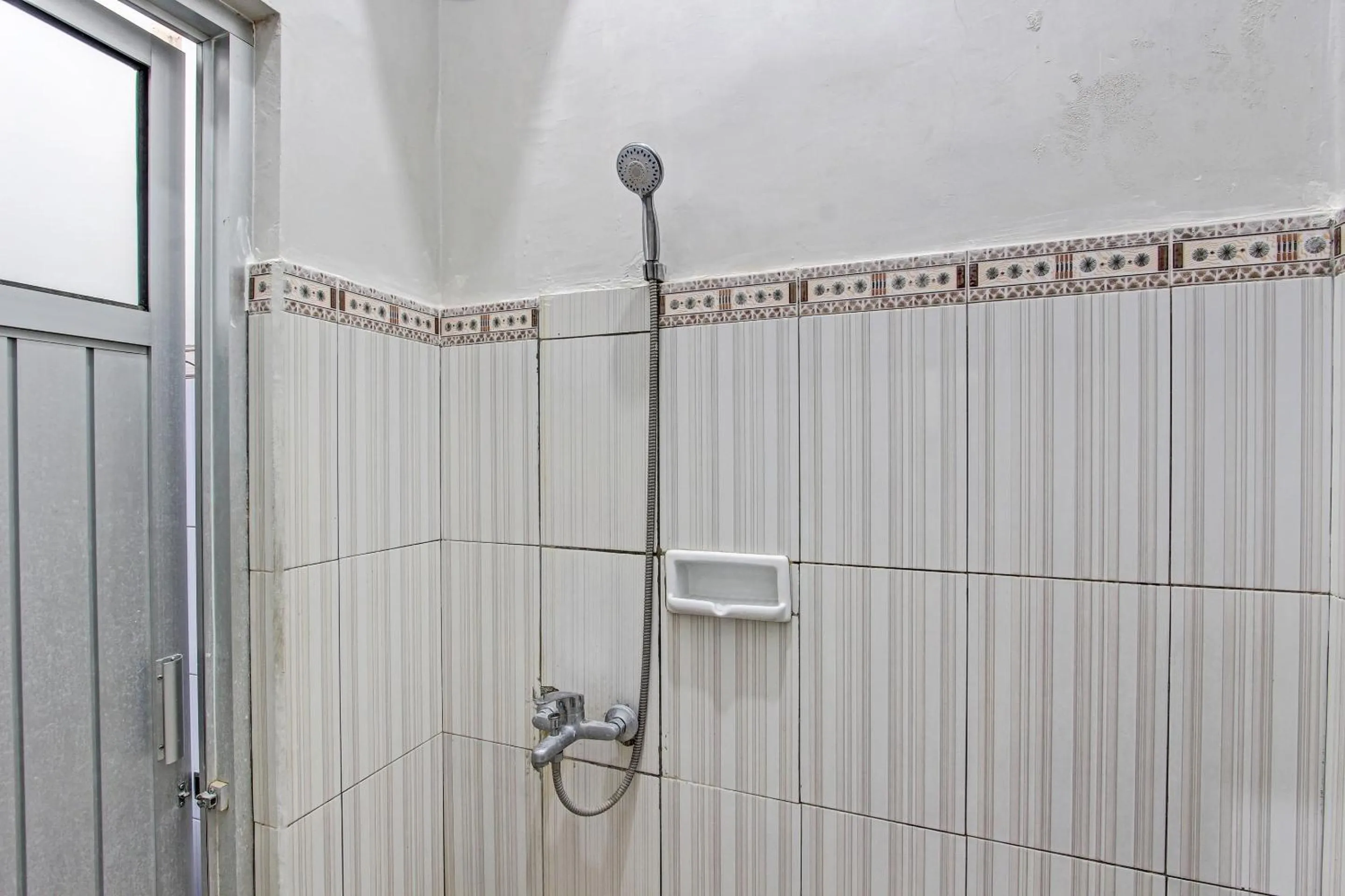 Bathroom in Hotel O Wisma Pkpri Purworejo