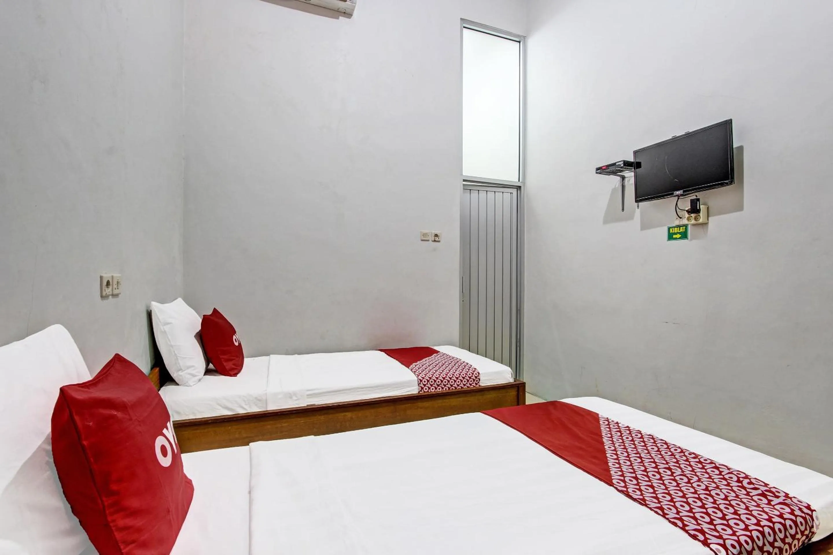 Bedroom, Bed in Hotel O Wisma Pkpri Purworejo