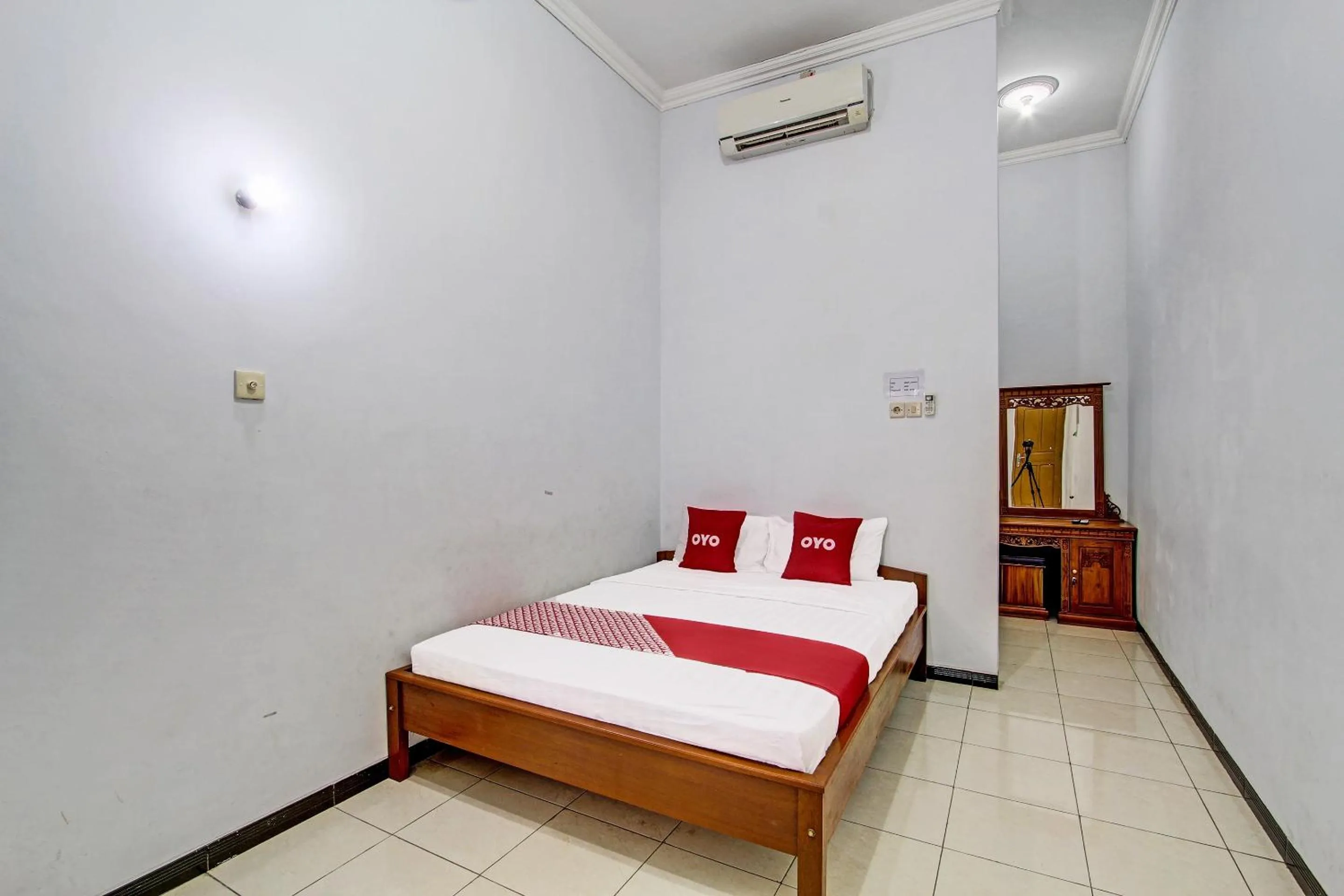 Bedroom, Bed in Hotel O Wisma Pkpri Purworejo