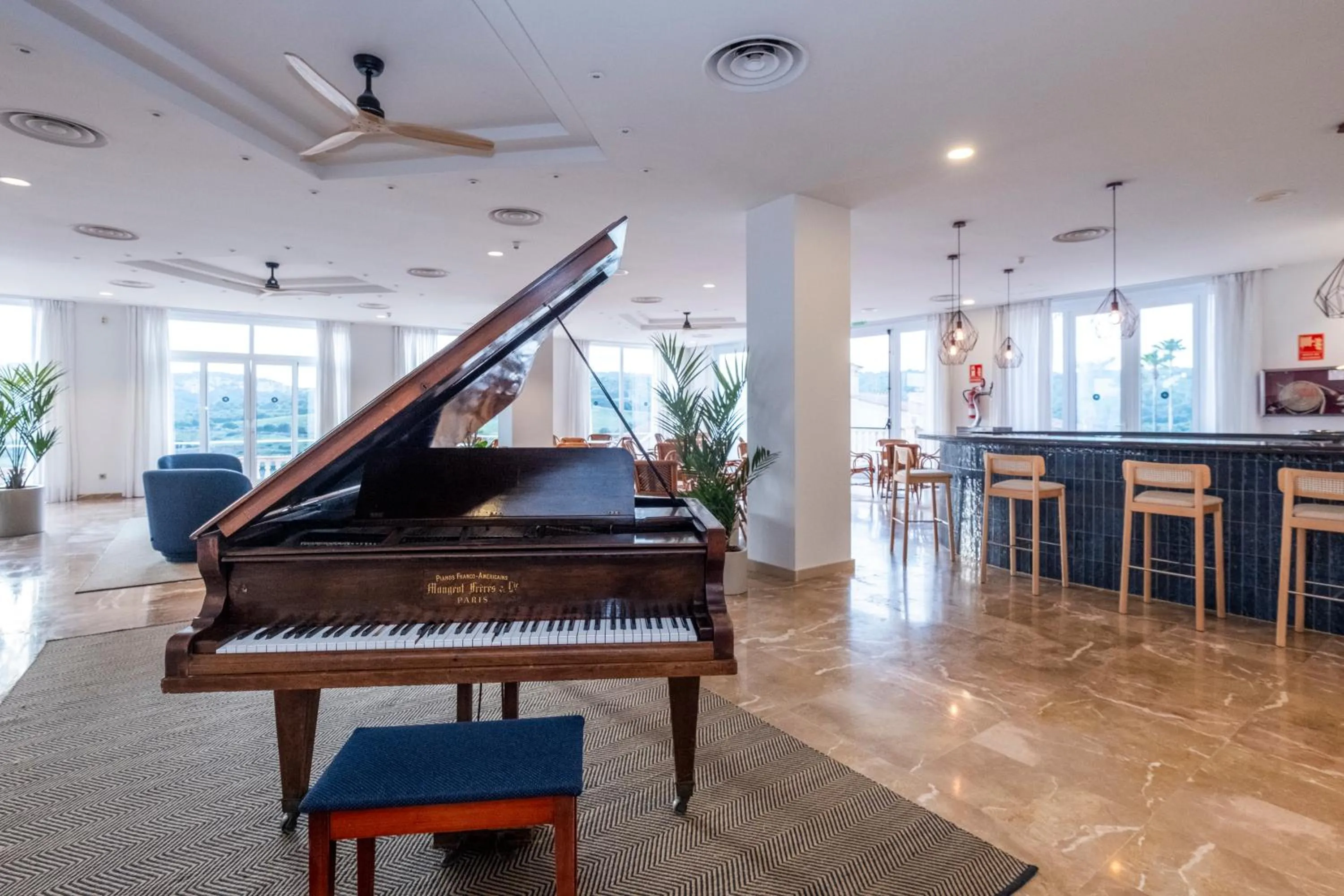 Lounge or bar in HG Jardín de Menorca