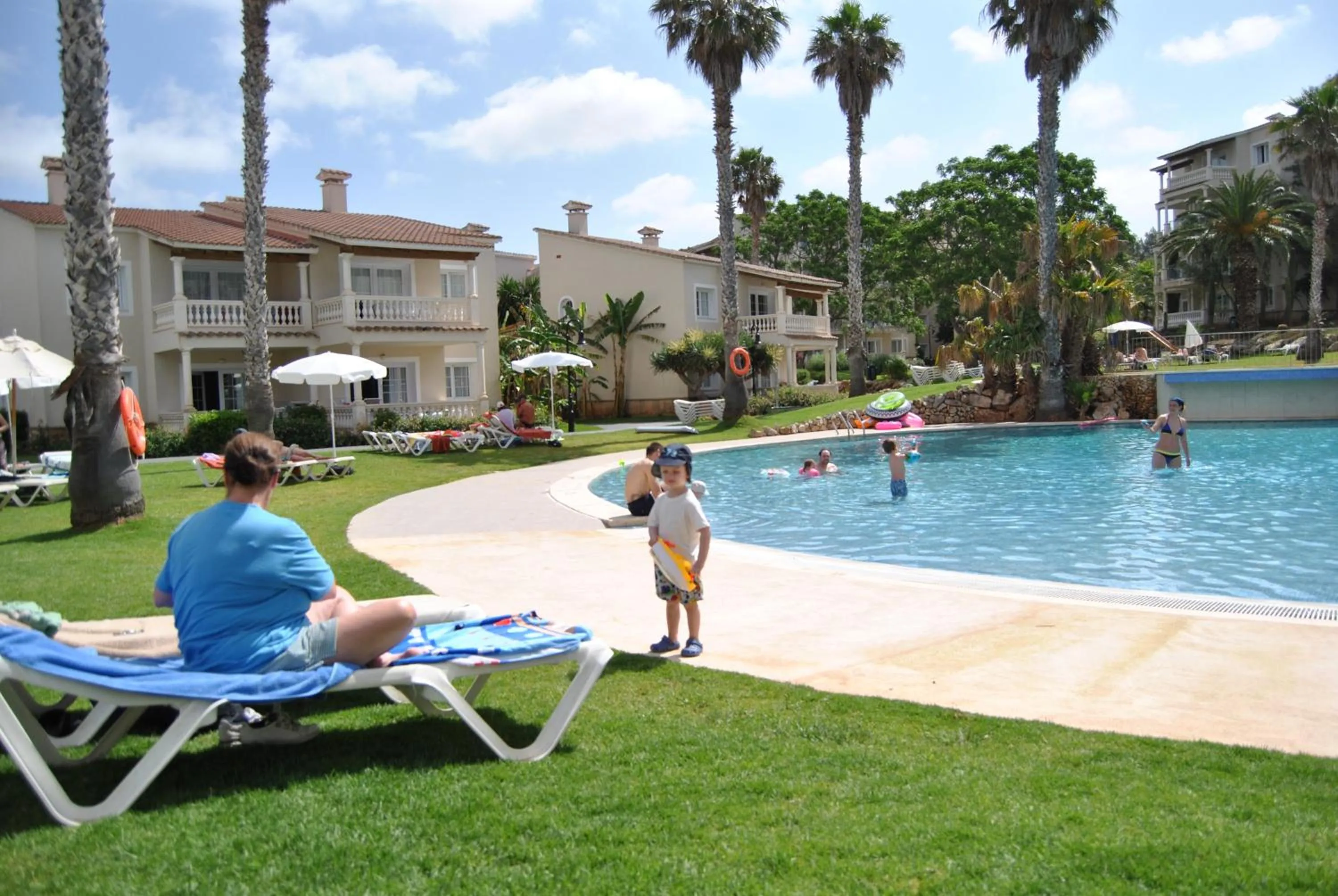 People in HG Jardín de Menorca
