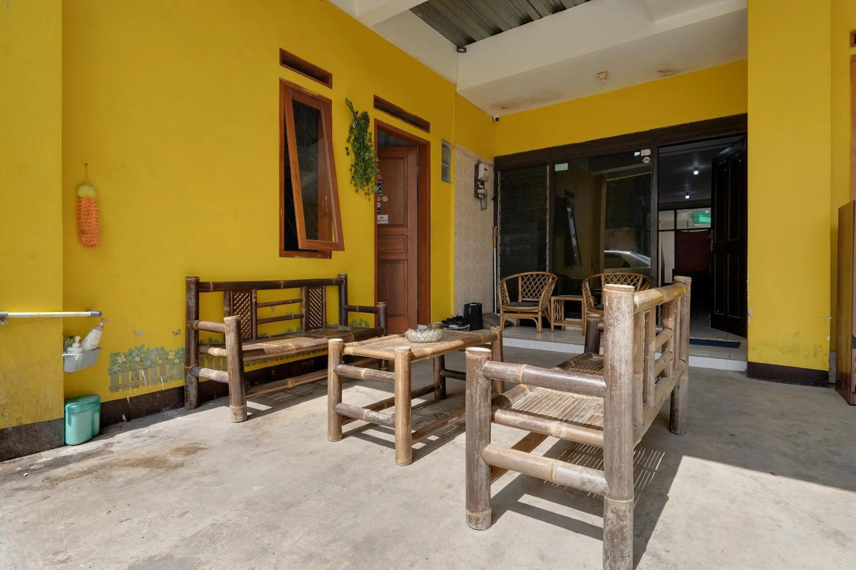 Lobby or reception in SPOT ON 91775 Pondok 14 Syariah