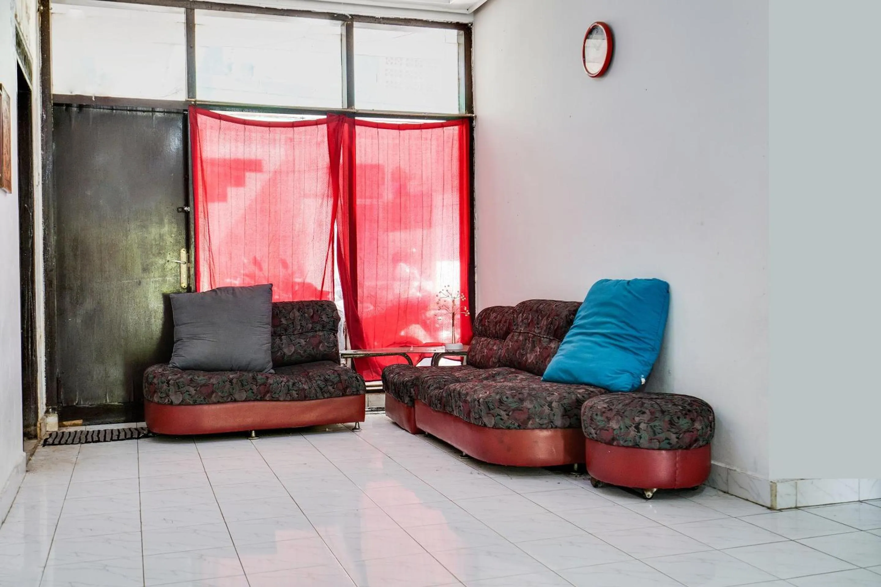 Lobby or reception in SPOT ON 91775 Pondok 14 Syariah