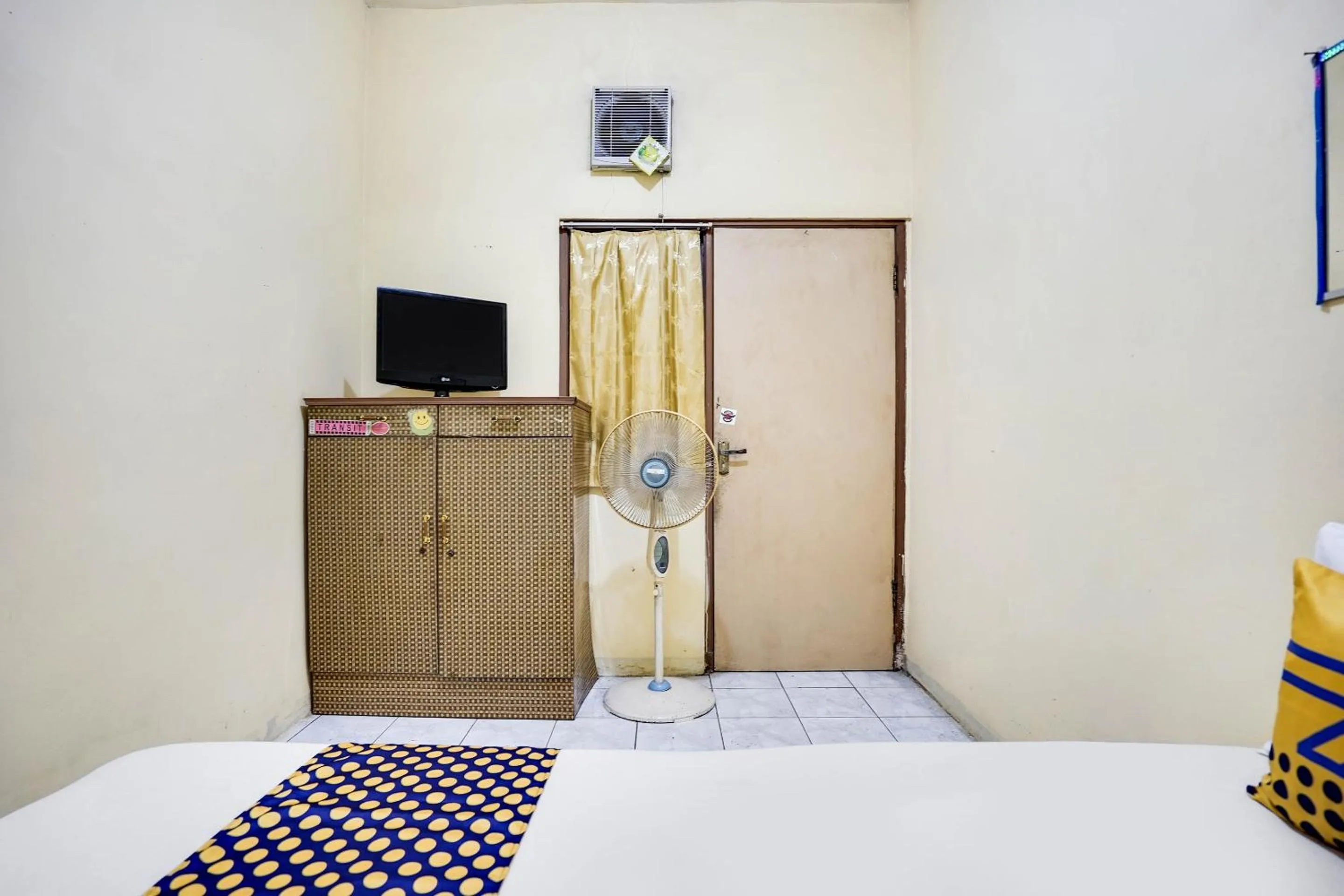 Bedroom, Bed in Hotel O Kost Nusantara Sidoarjo Syariah