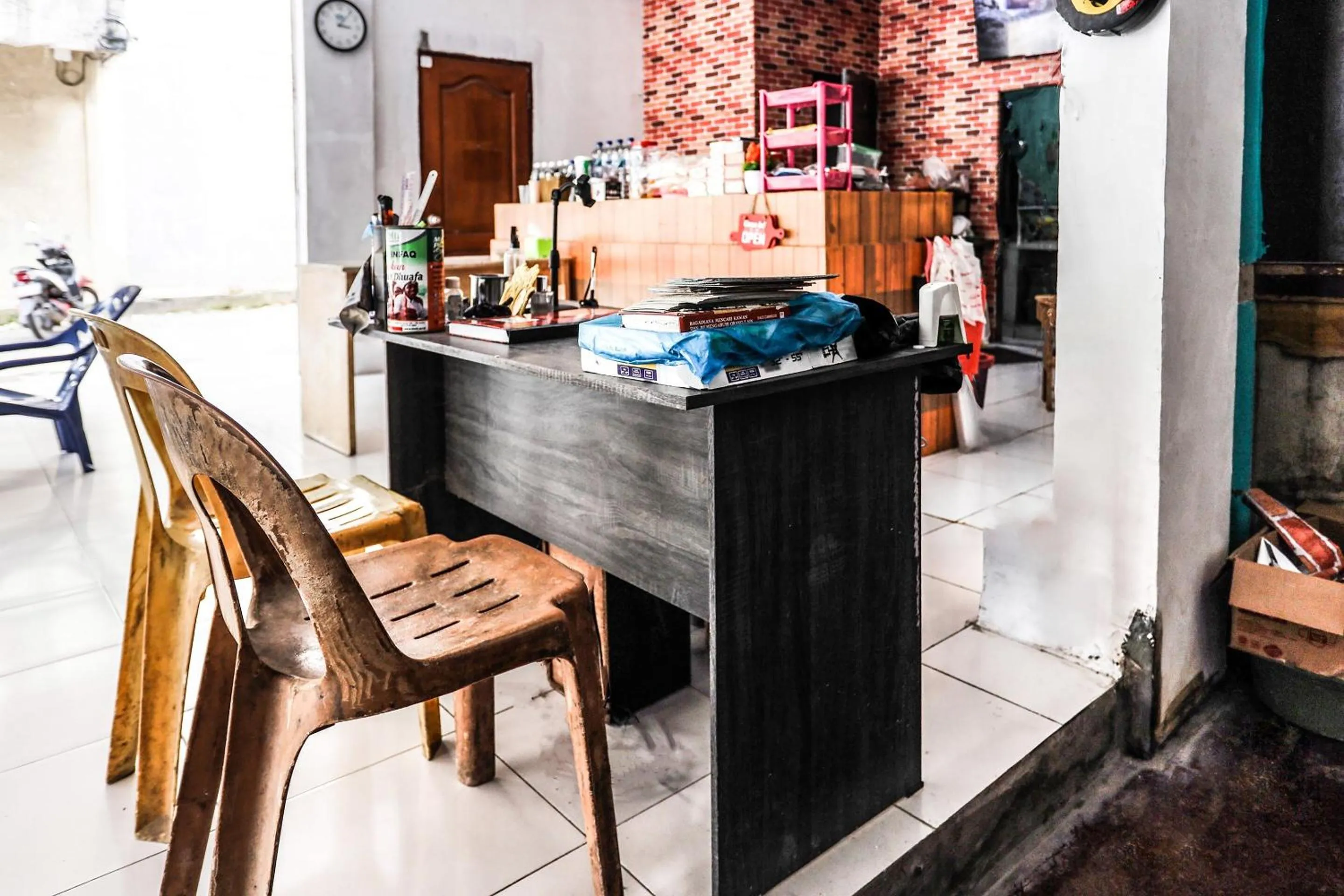 Lobby or reception in Hotel O Solo Baru Homestay Syariah