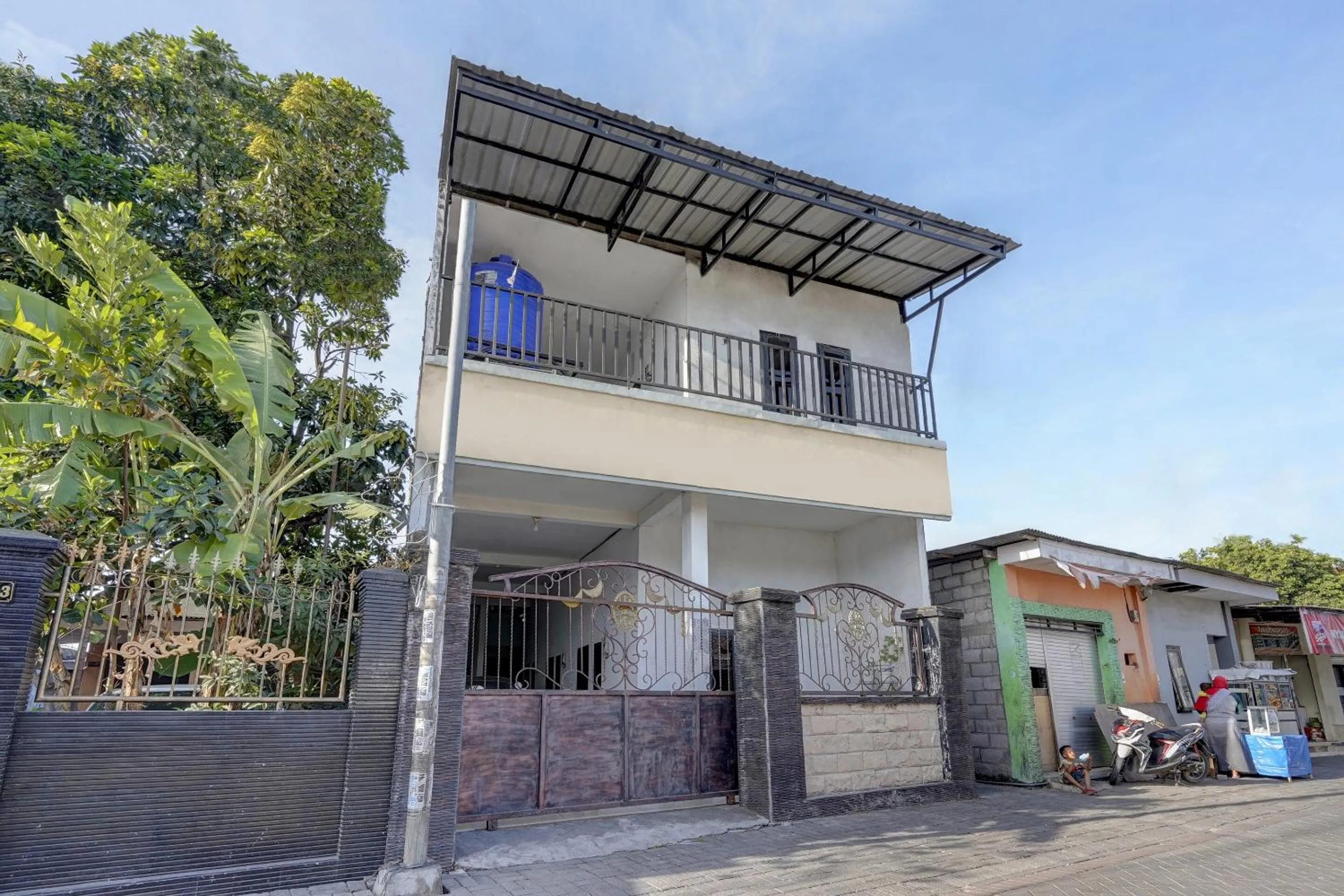 Facade/entrance in Hotel O Kost Umik Sidoarjo Syariah