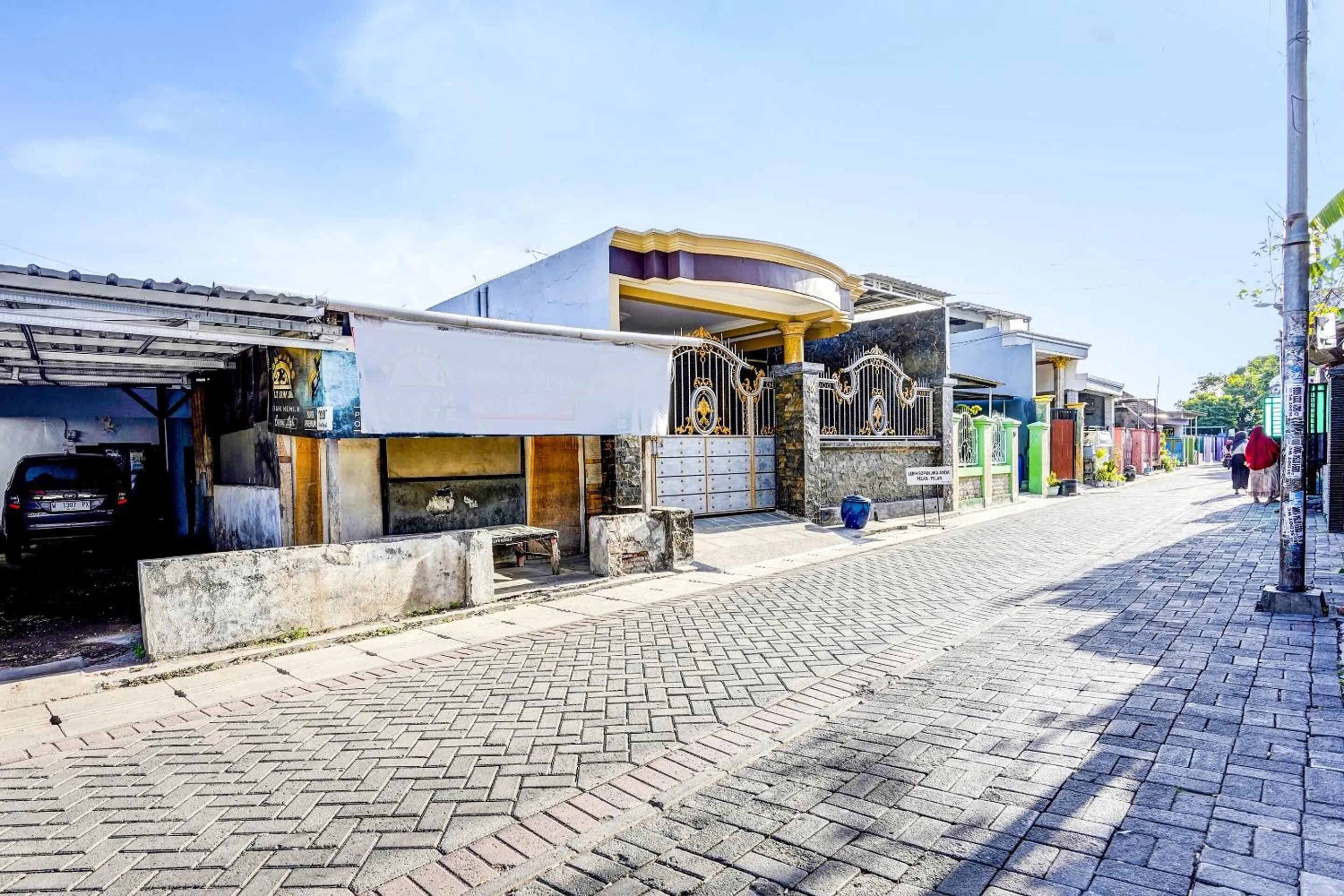 Facade/entrance in Hotel O Kost Umik Sidoarjo Syariah
